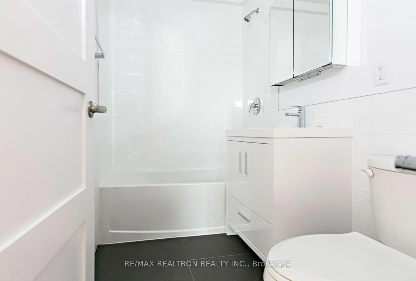 Photo 6 of Unit 402, 1545 Bathurst Street, Toronto, Forest Hill South — HOMEH