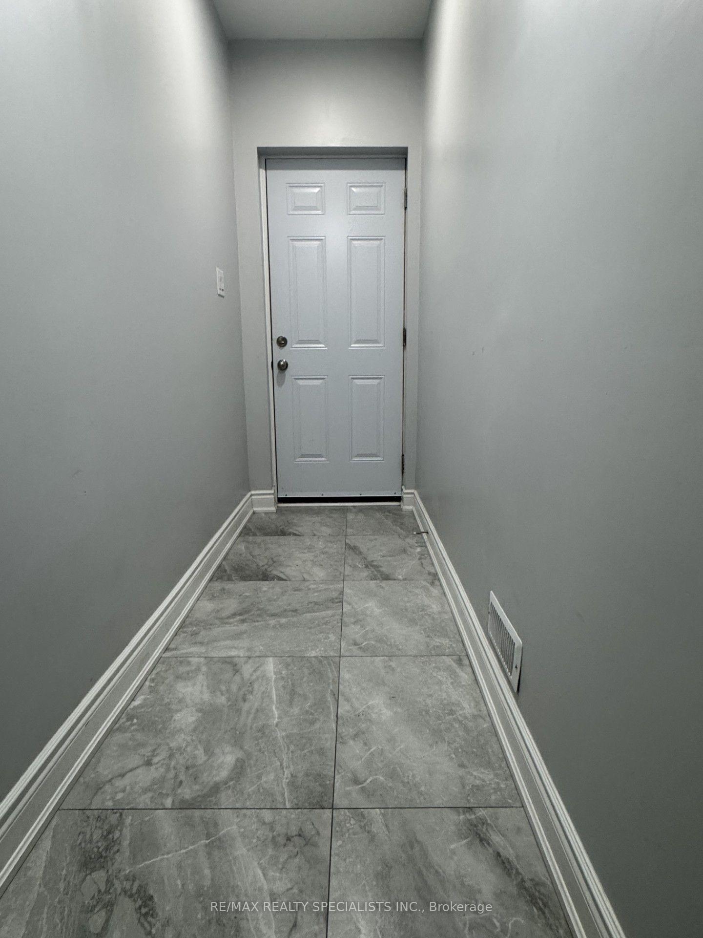Photo 3 of 33 Bluffwood(Basement) Crescent, Brampton, Bram East — HOMEH