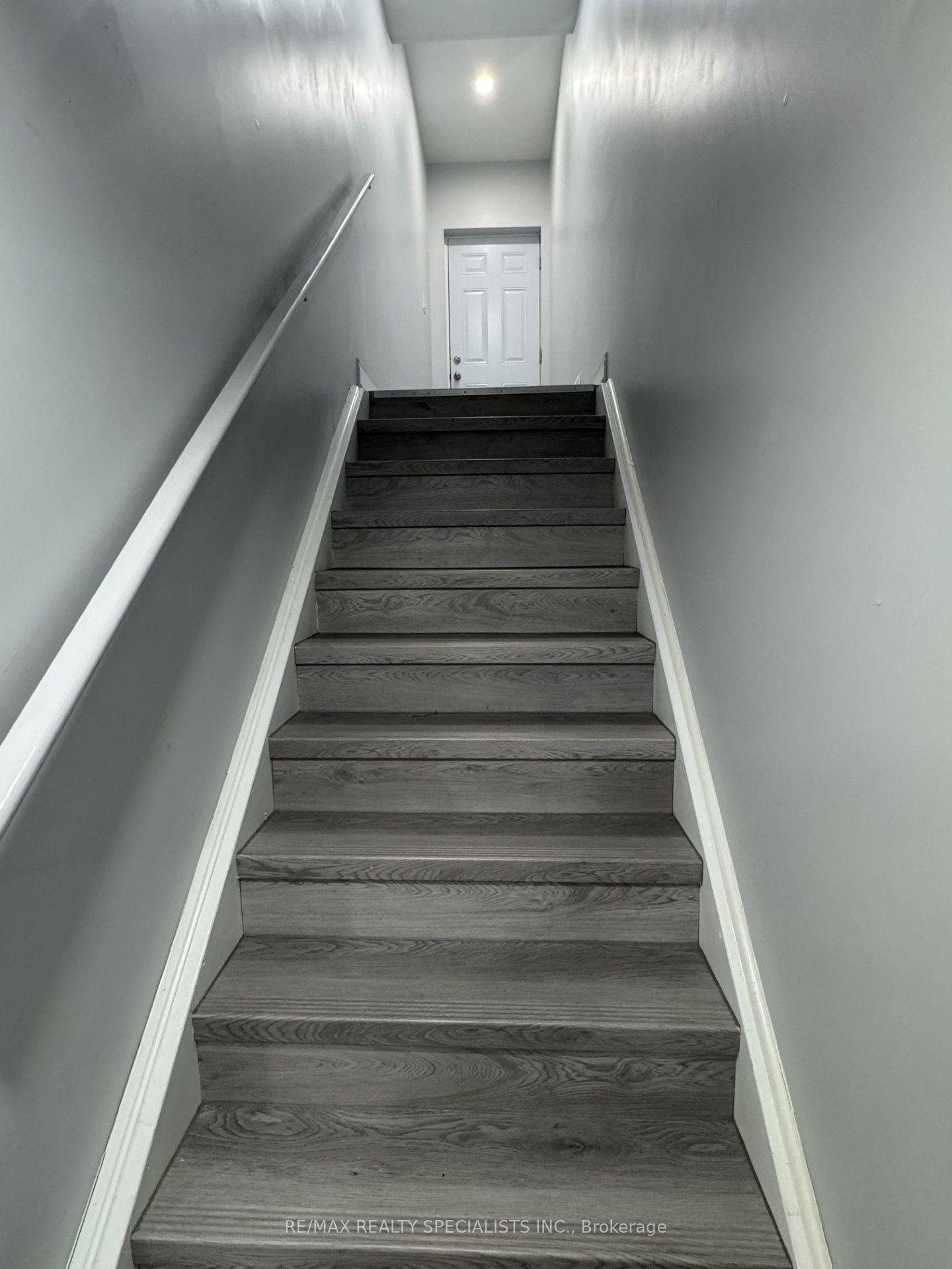 Photo 4 of 33 Bluffwood(Basement) Crescent, Brampton, Bram East — HOMEH