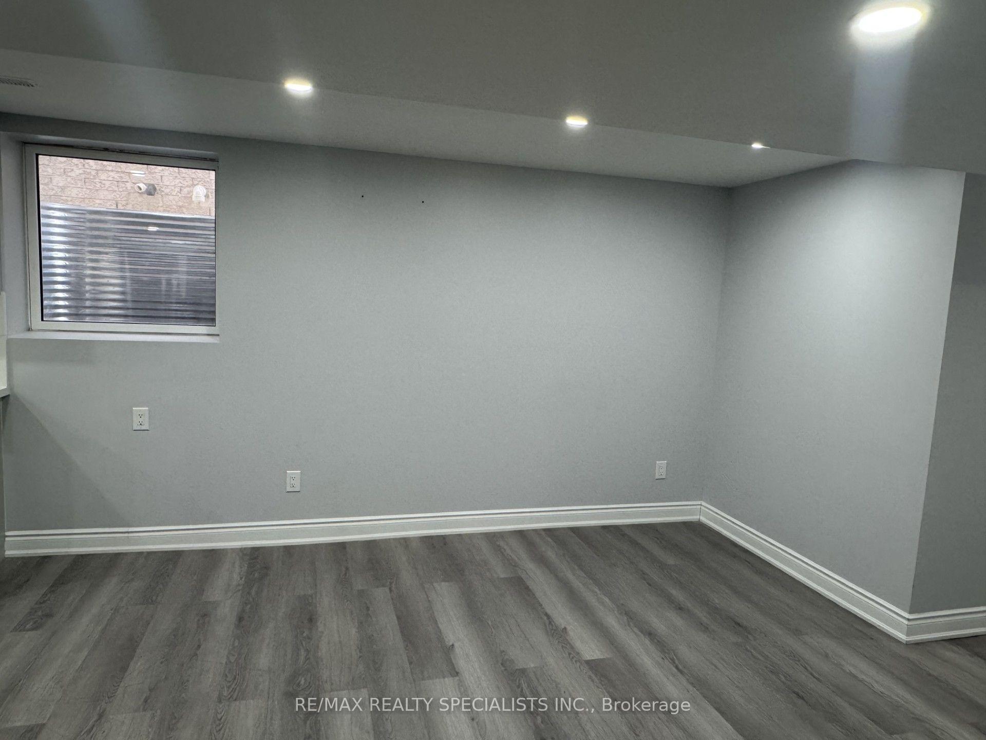 Photo 5 of 33 Bluffwood(Basement) Crescent, Brampton, Bram East — HOMEH