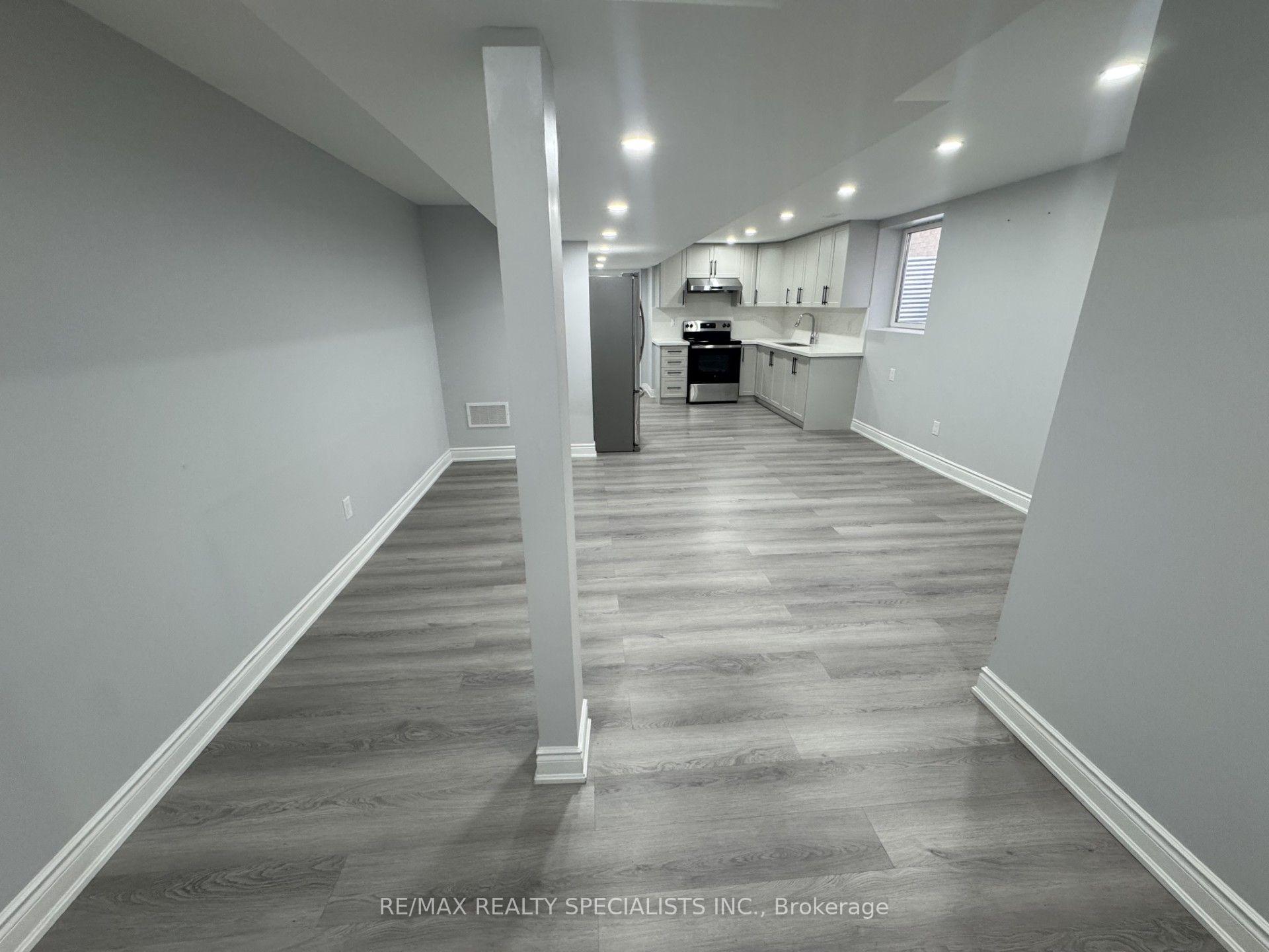 Photo 7 of 33 Bluffwood(Basement) Crescent, Brampton, Bram East — HOMEH