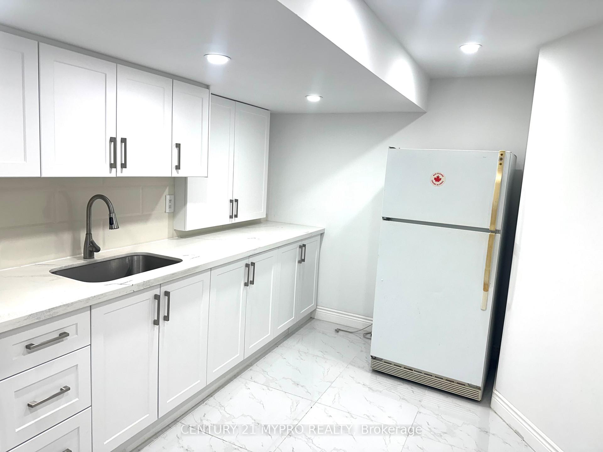 Photo 3 of 102 Worthing Avenue, Markham, Milliken Mills East — HOMEH