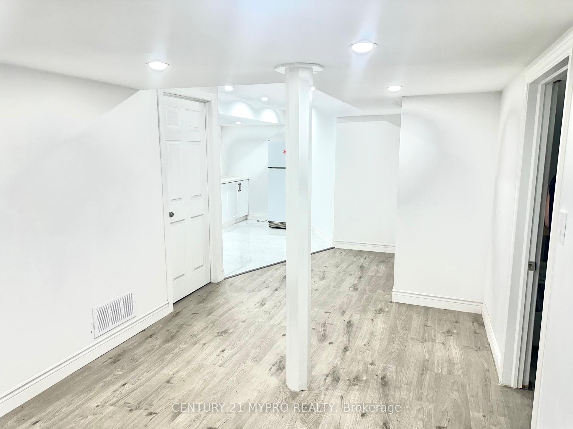 Photo 16 of 102 Worthing Avenue, Markham, Milliken Mills East — HOMEH