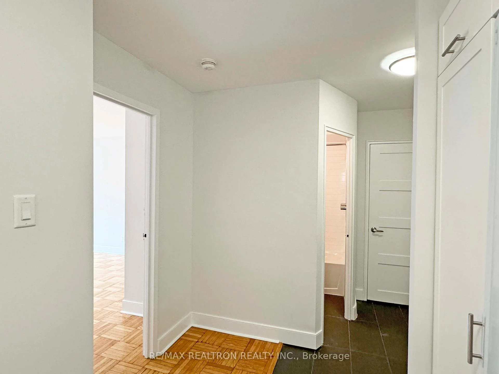 Photo 3 of Unit 201, 990 Avenue Road, Toronto, Yonge-Eglinton — HOMEH