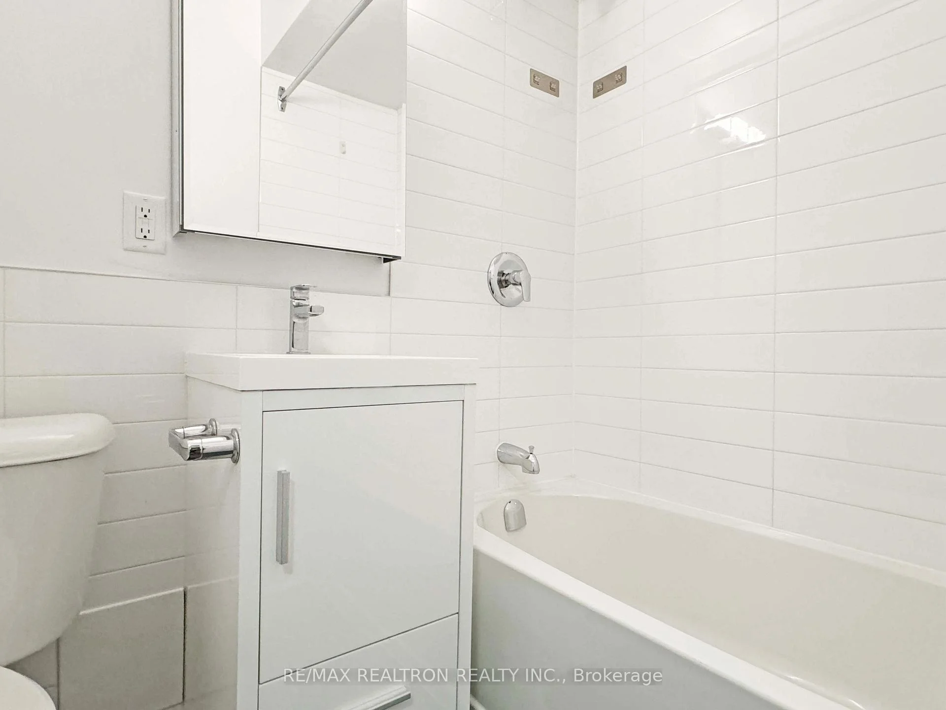 Photo 5 of Unit 201, 990 Avenue Road, Toronto, Yonge-Eglinton — HOMEH