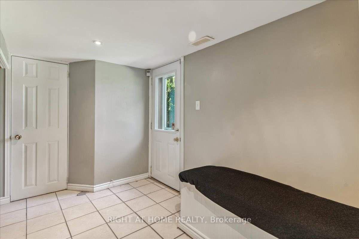 Photo 2 of Unit Lower, 1252 Waterdown Road, Burlington, Grindstone — HOMEH