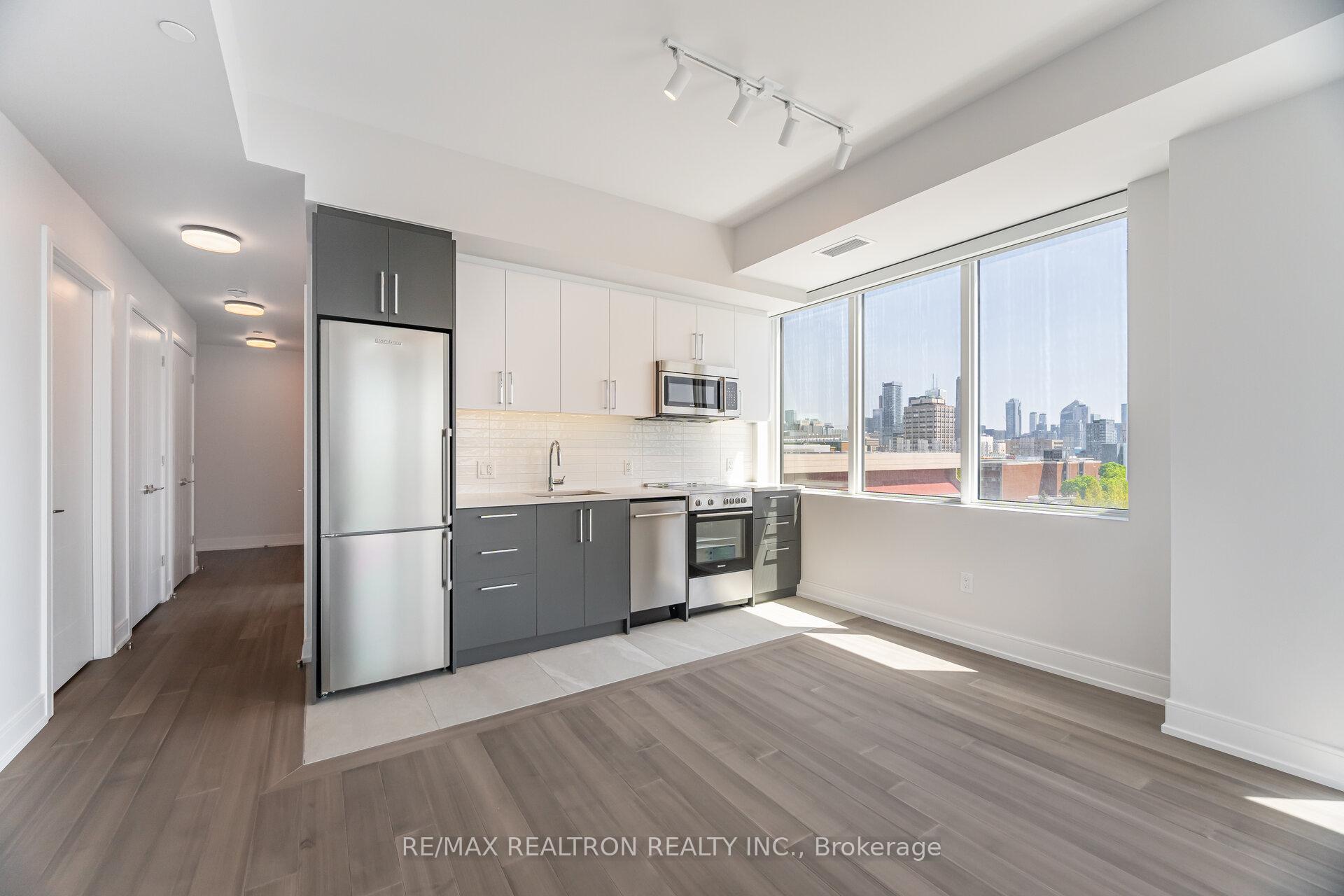 Photo 5 of Unit 710, 664 Spadina Avenue, Toronto, University — HOMEH