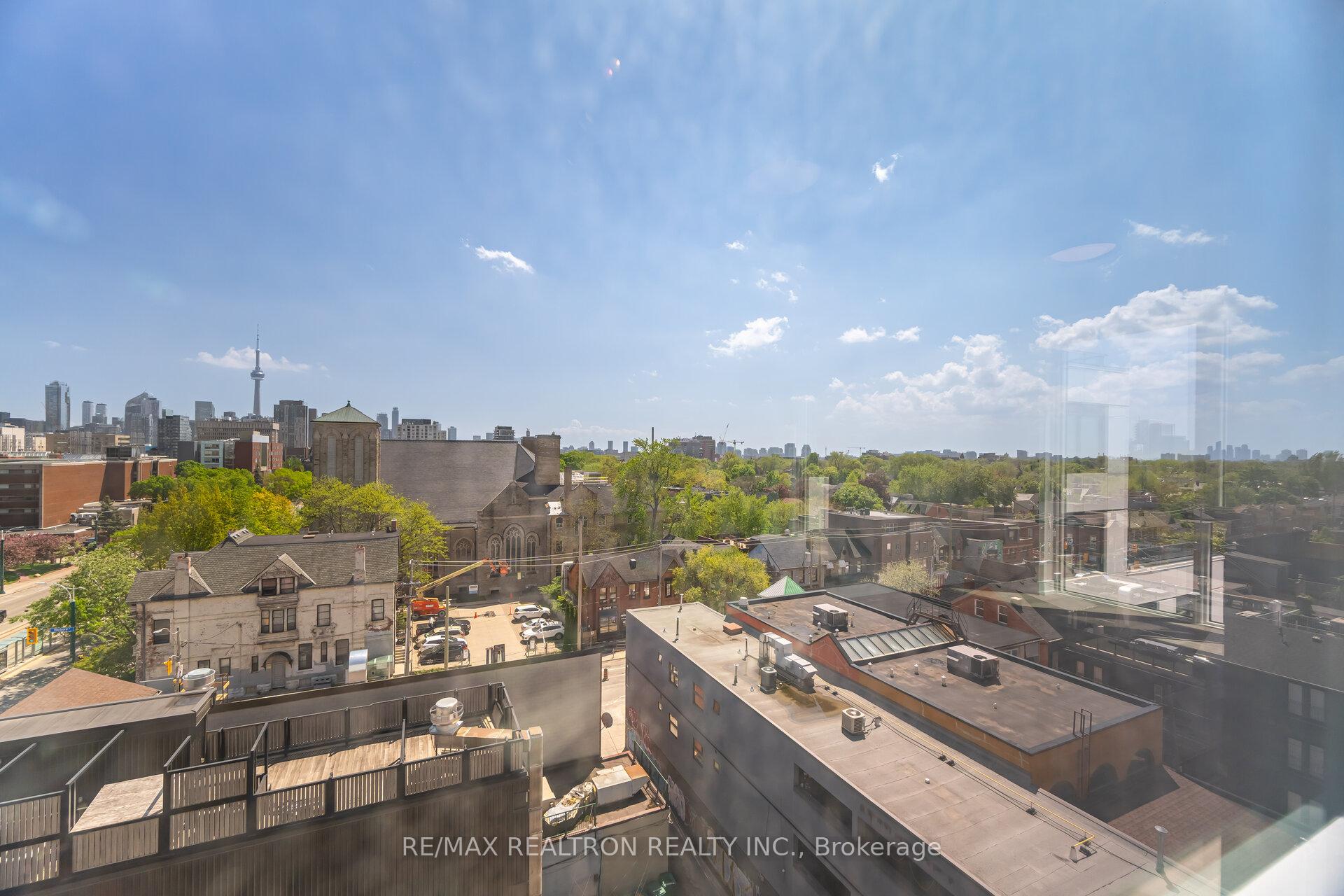 Photo 13 of Unit 710, 664 Spadina Avenue, Toronto, University — HOMEH