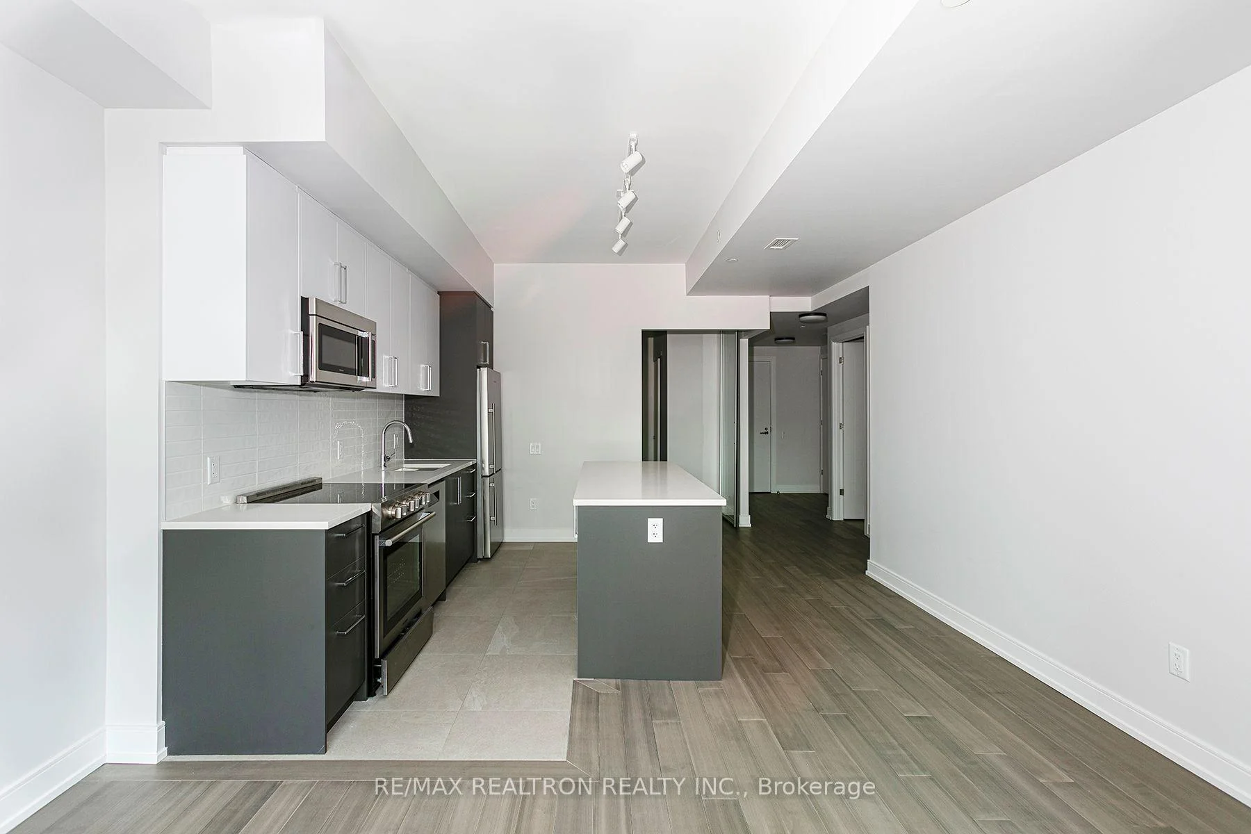 Photo 1 of Unit 710, 664 Spadina Avenue, Toronto, University — HOMEH