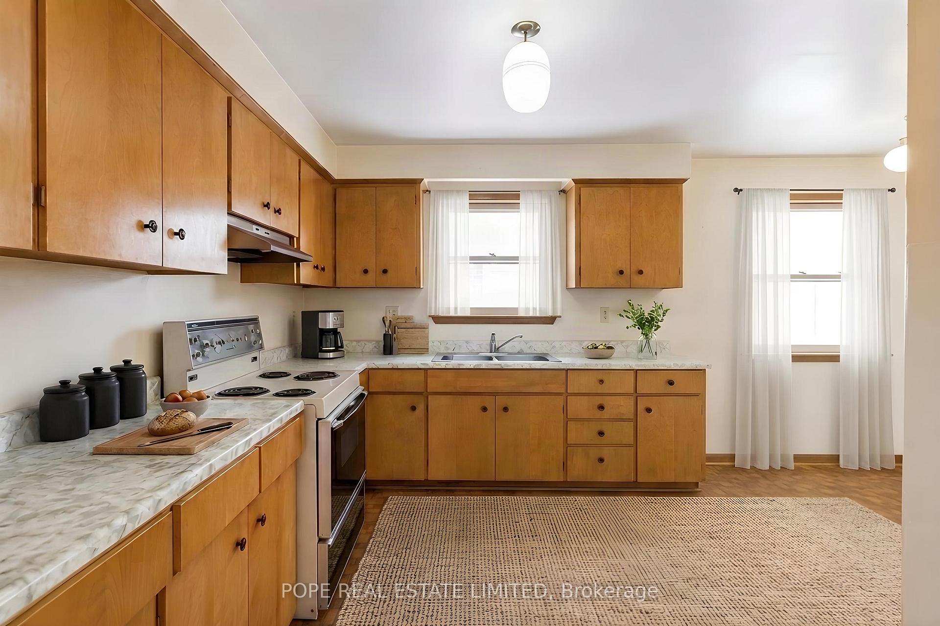 Photo 5 of 16 Pipestone Place, Etobicoke, Elms-Old Rexdale — HOMEH