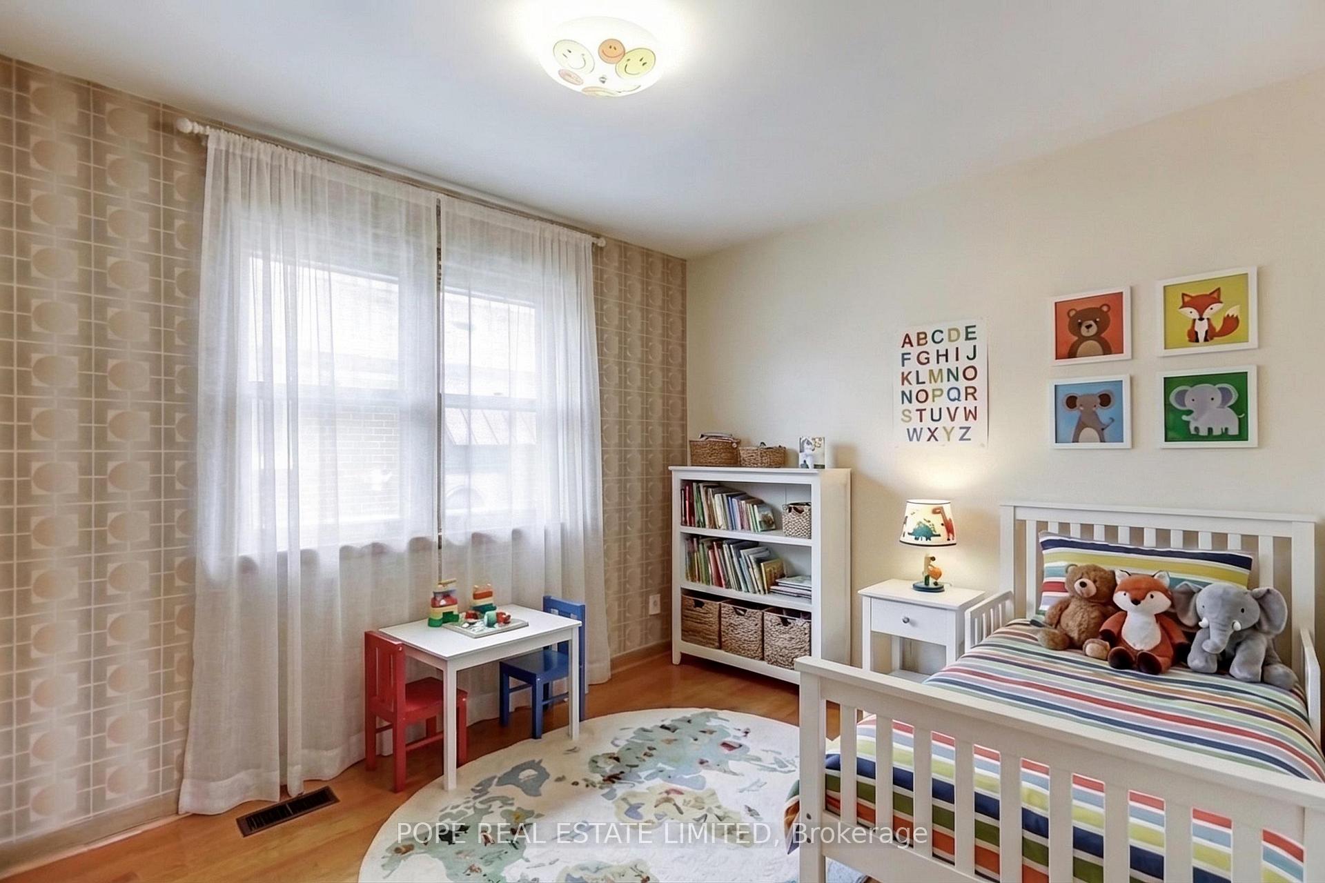 Photo 8 of 16 Pipestone Place, Etobicoke, Elms-Old Rexdale — HOMEH