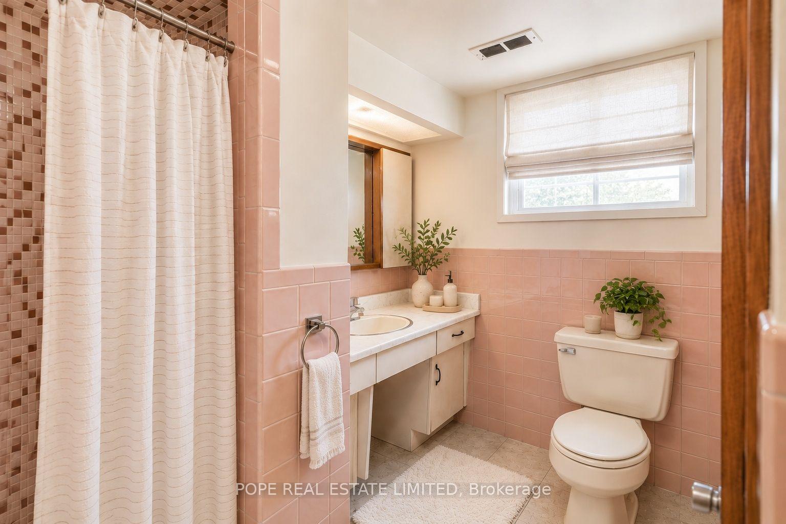 Photo 12 of 16 Pipestone Place, Etobicoke, Elms-Old Rexdale — HOMEH