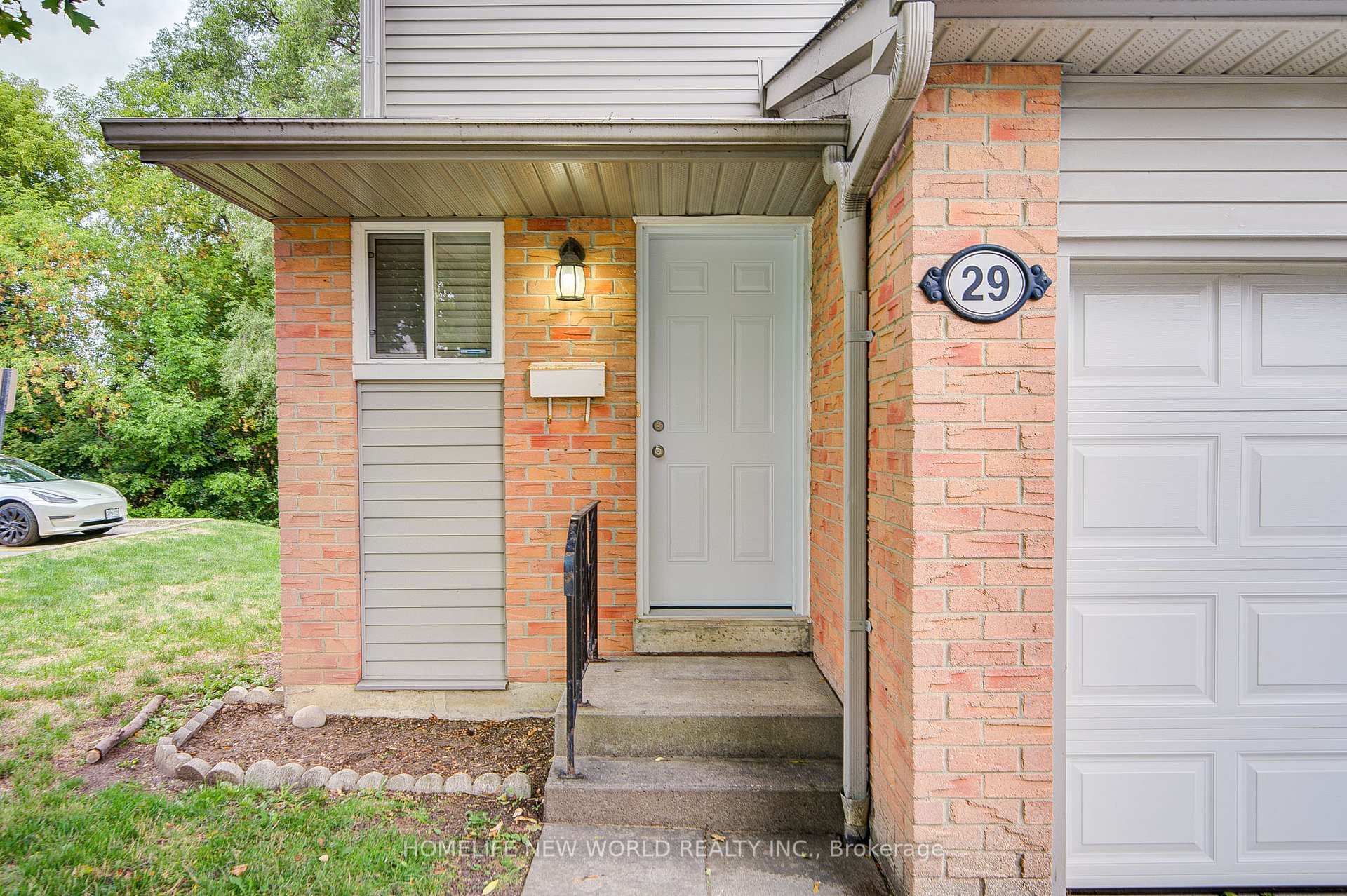 Photo 3 of 29 New Havens Way, Markham, Thornhill — HOMEH