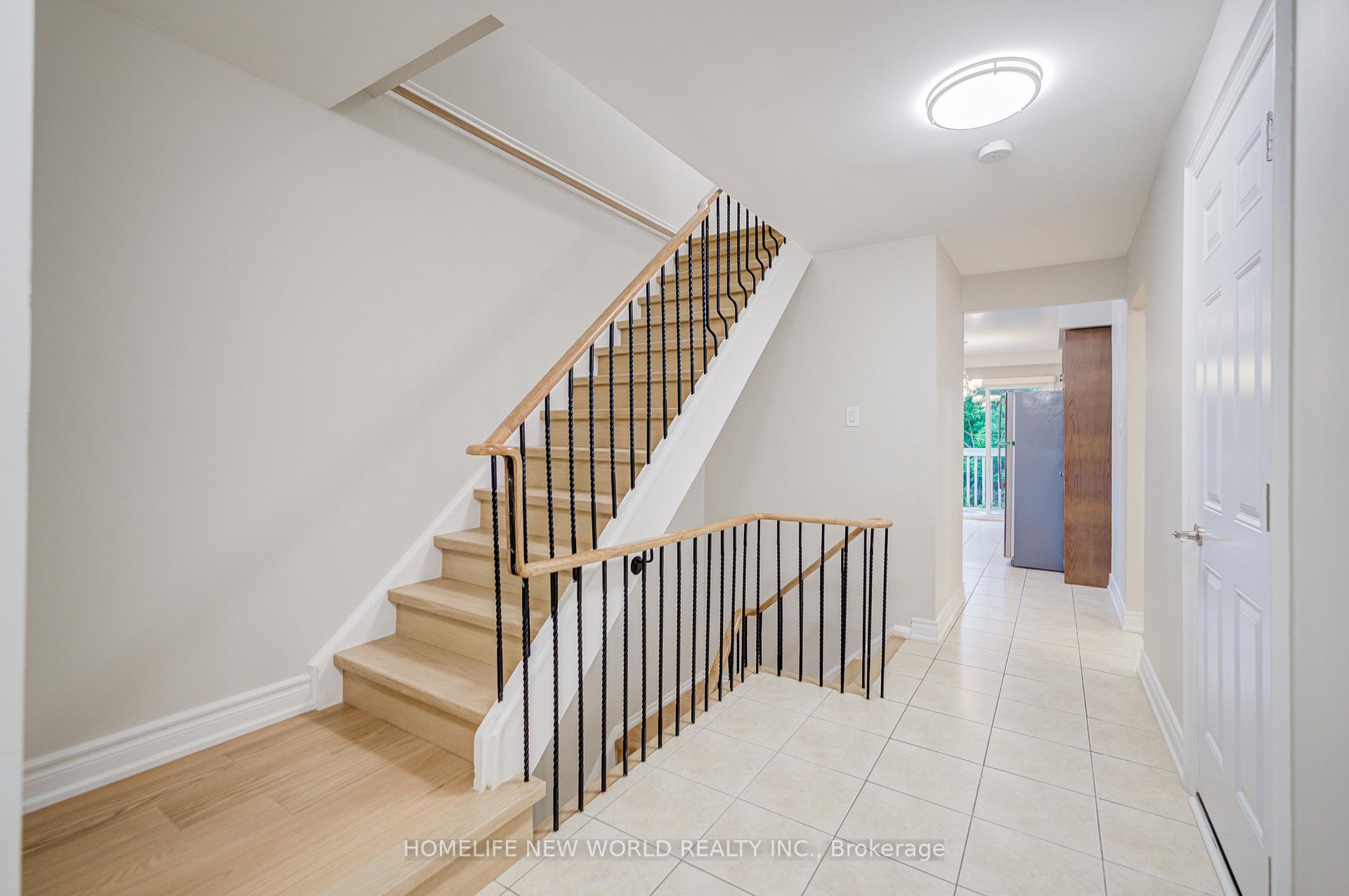 Photo 6 of 29 New Havens Way, Markham, Thornhill — HOMEH