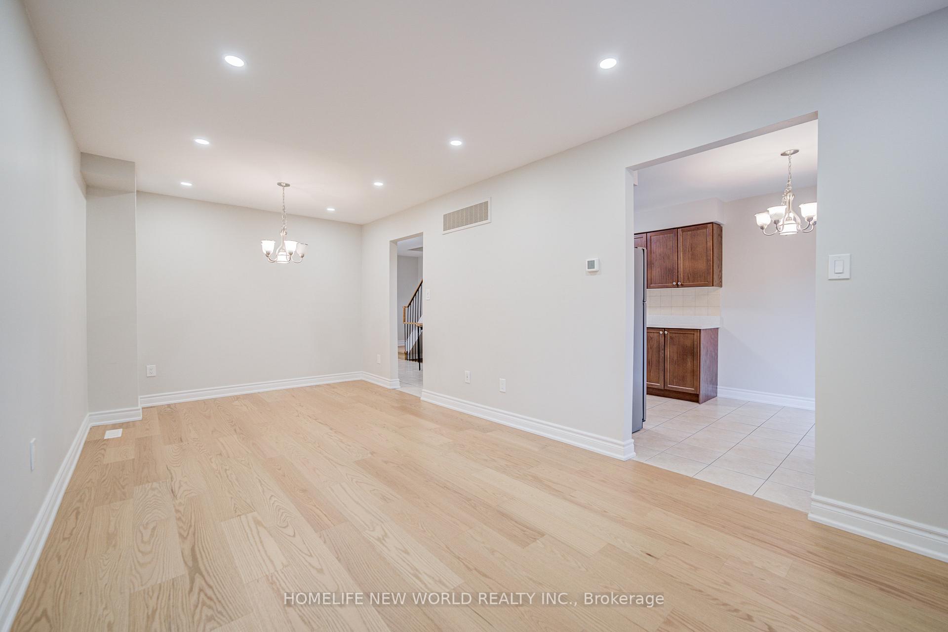 Photo 9 of 29 New Havens Way, Markham, Thornhill — HOMEH