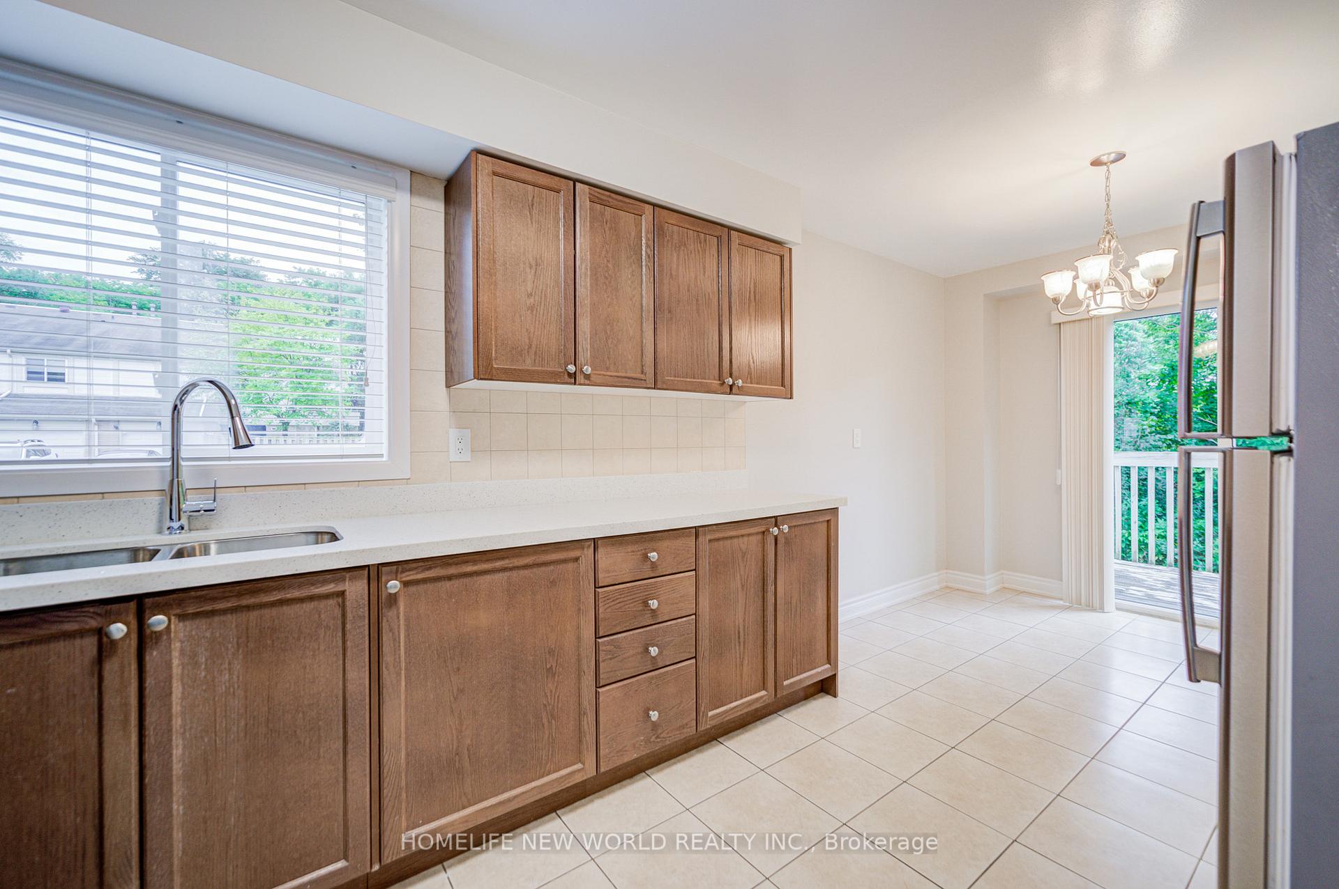 Photo 14 of 29 New Havens Way, Markham, Thornhill — HOMEH