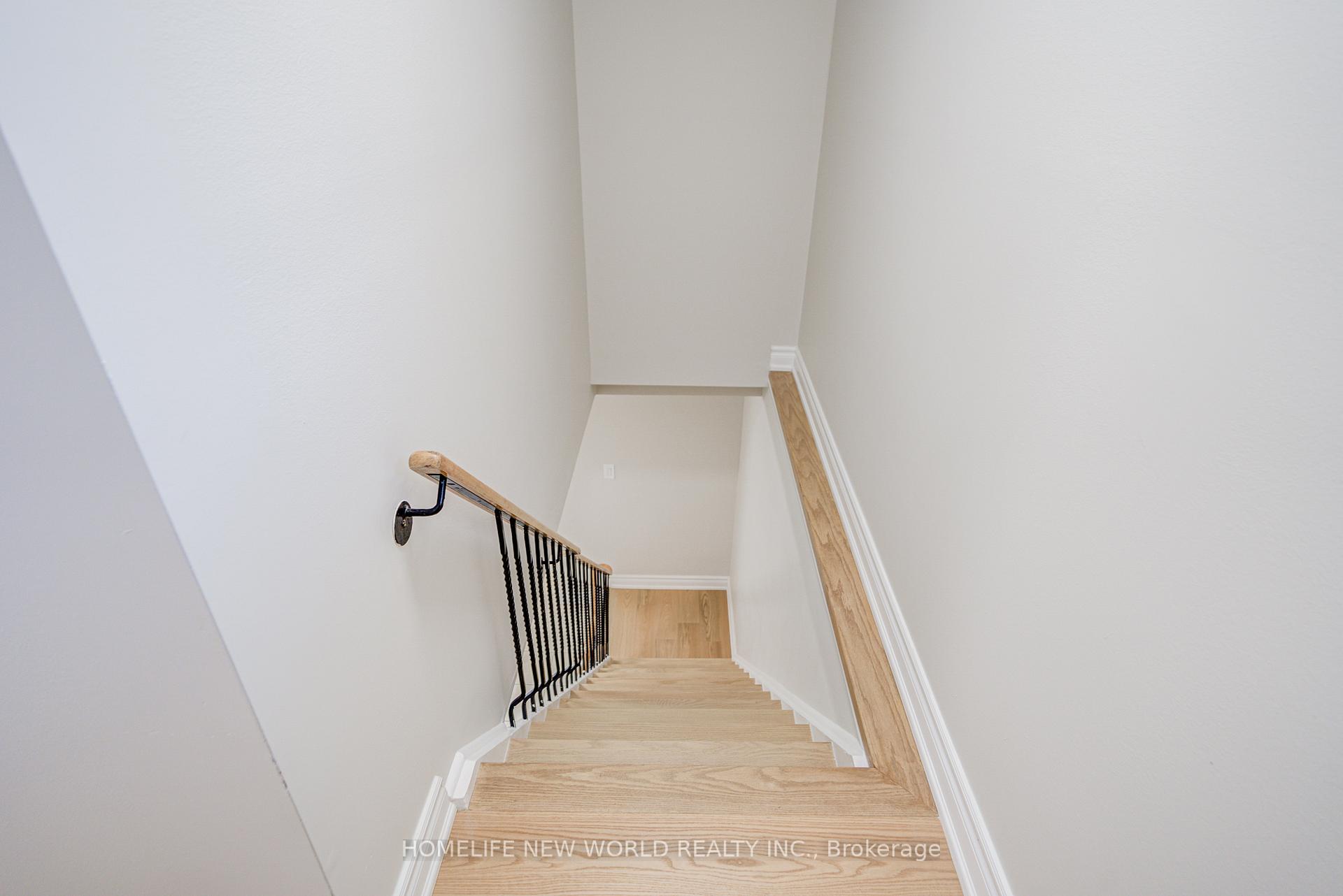 Photo 16 of 29 New Havens Way, Markham, Thornhill — HOMEH