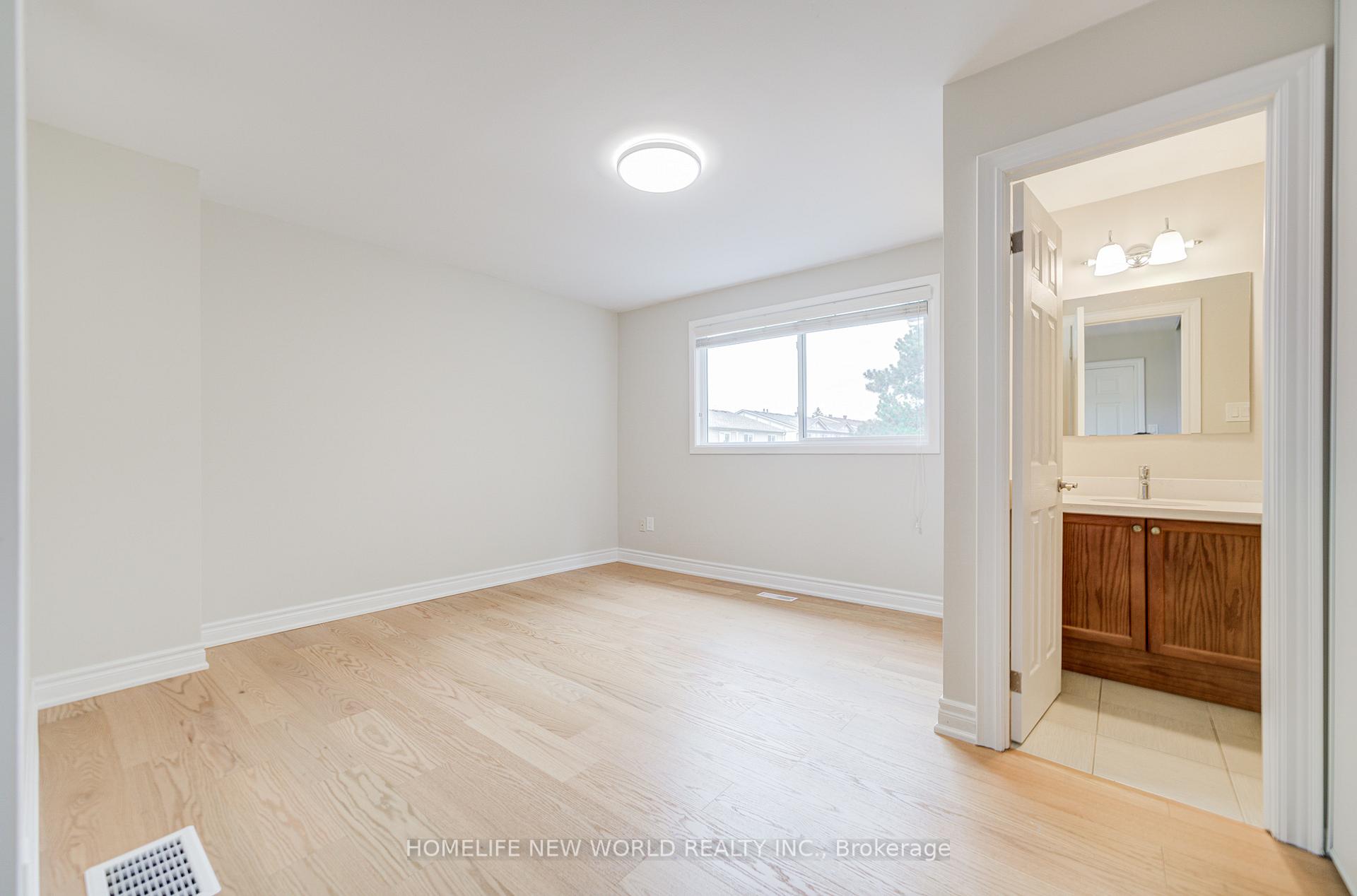 Photo 18 of 29 New Havens Way, Markham, Thornhill — HOMEH