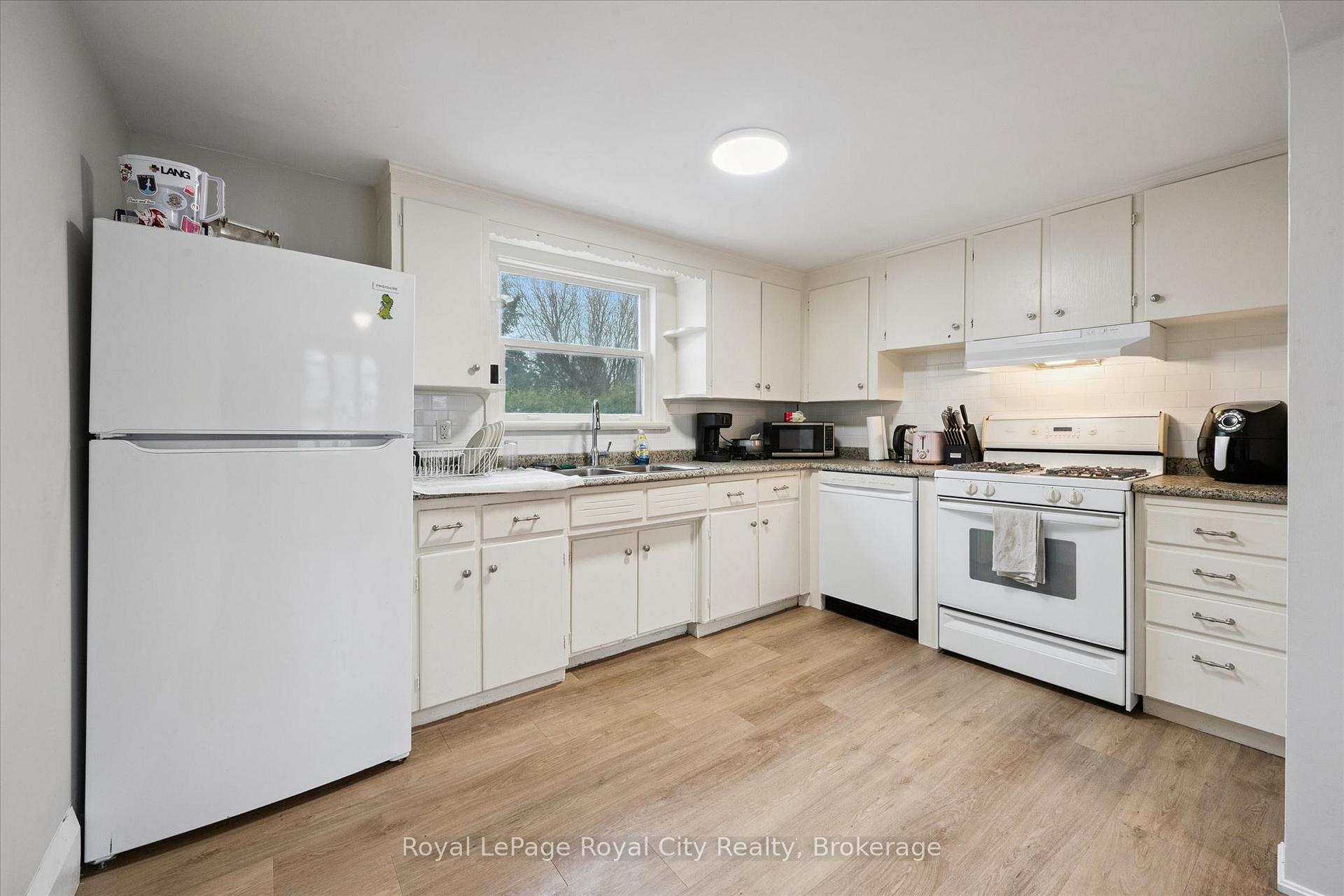 Photo 3 of Unit 2, 29 Hooper Street W, Guelph, St. Patrick's Ward — HOMEH