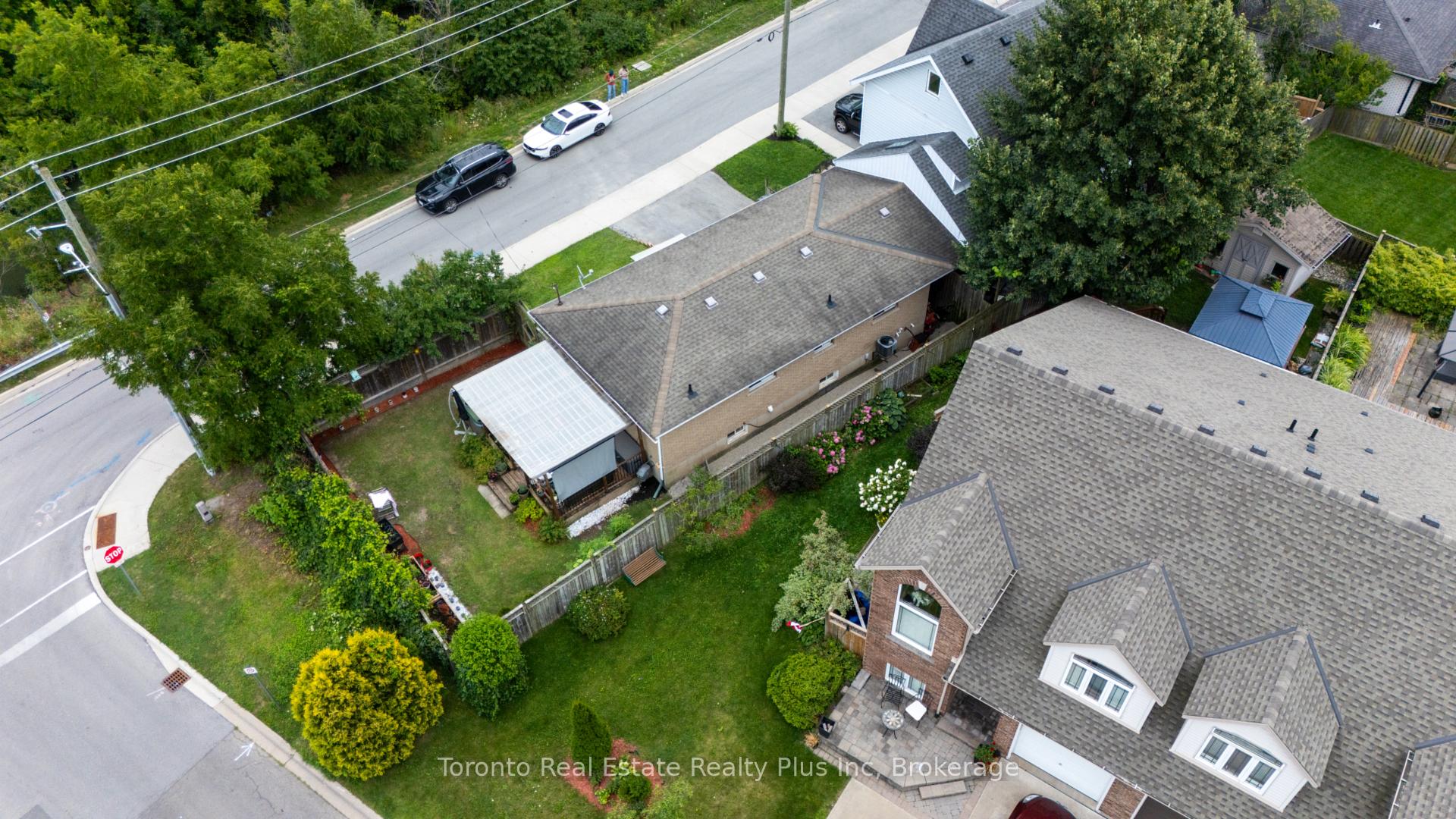 Photo 10 of 23 Moffatt Street, St. Catharines, Oakdale — HOMEH