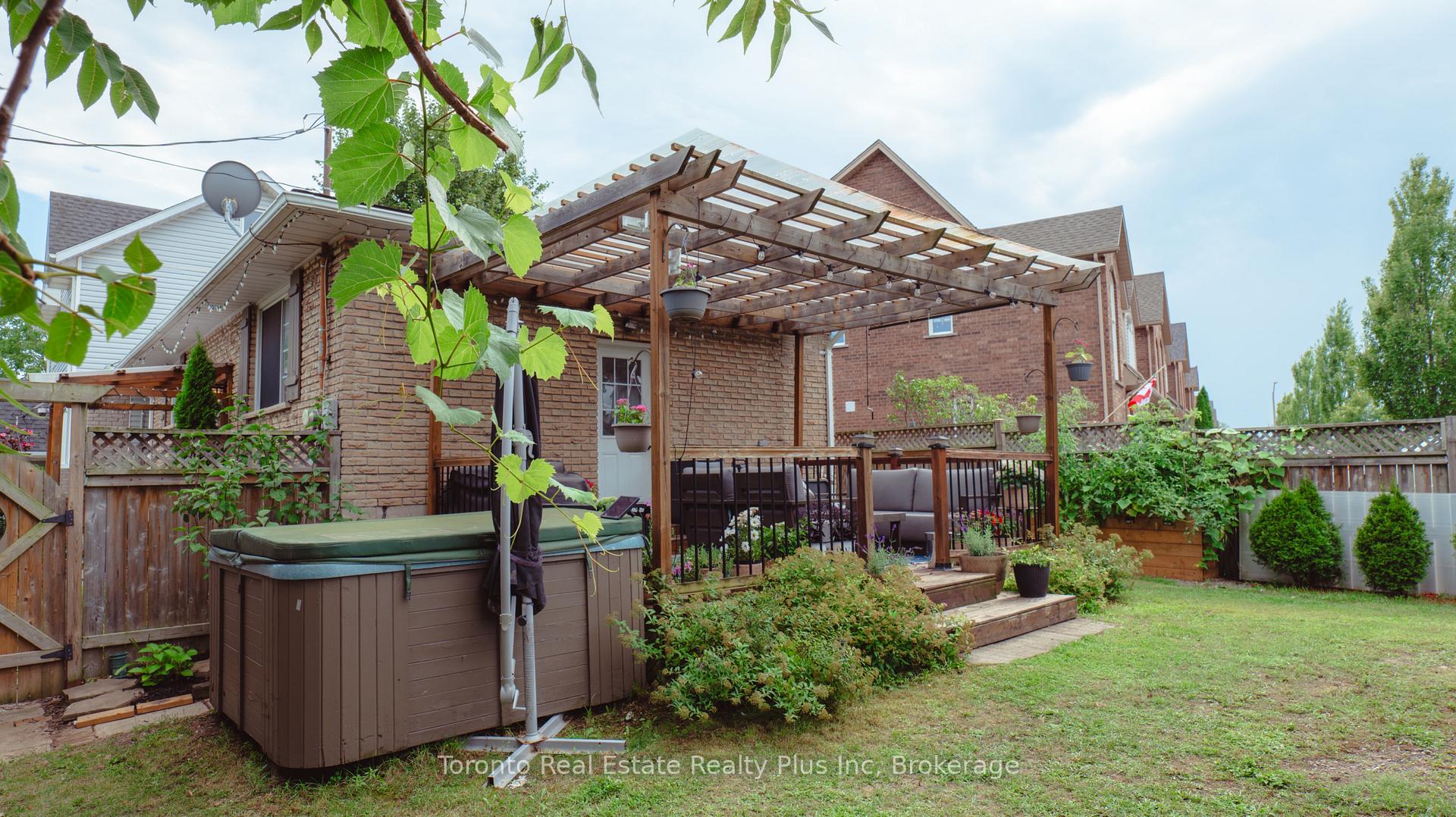 Photo 16 of 23 Moffatt Street, St. Catharines, Oakdale — HOMEH