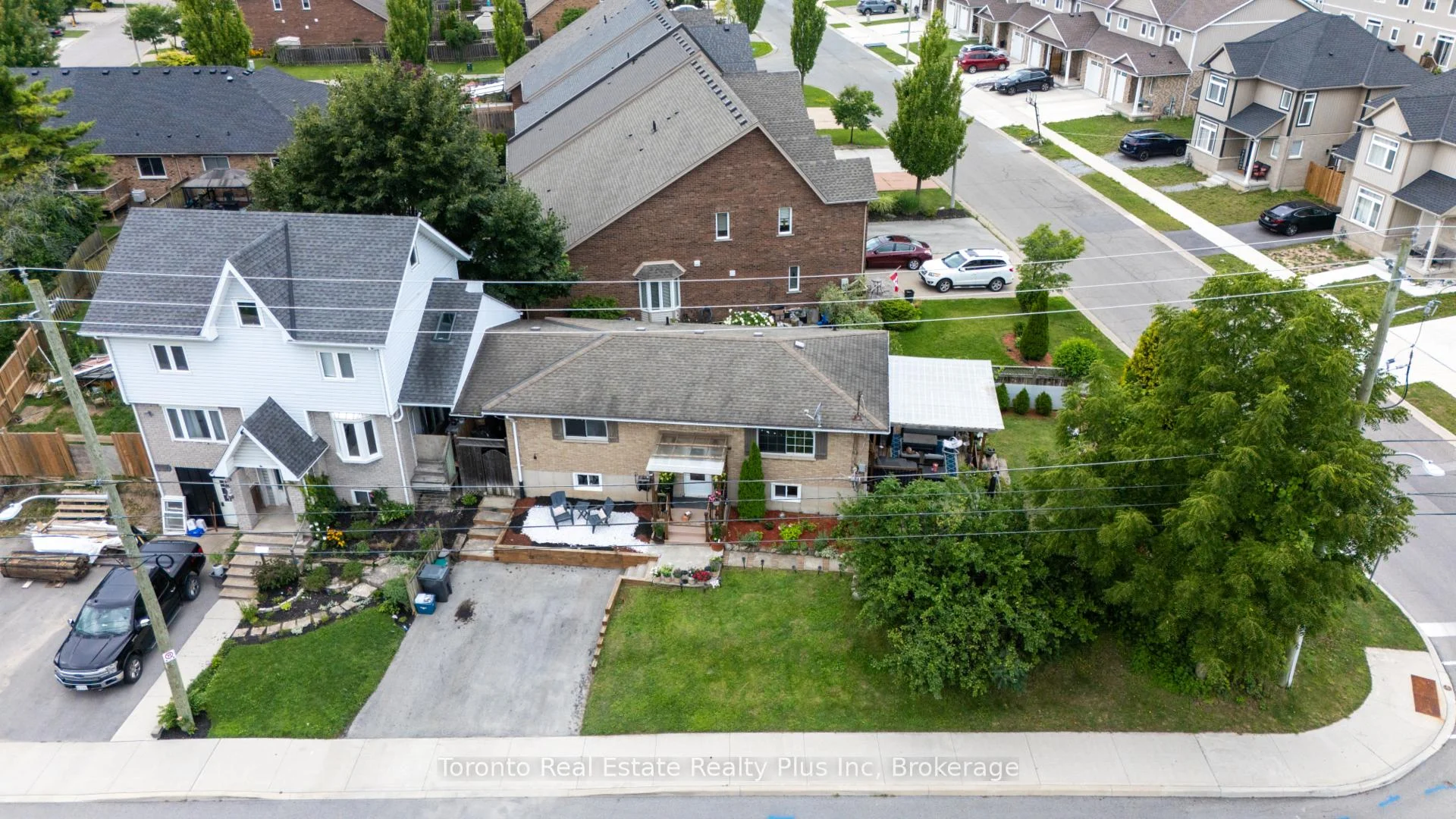 Photo 3 of 23 Moffatt Street, St. Catharines, Oakdale — HOMEH