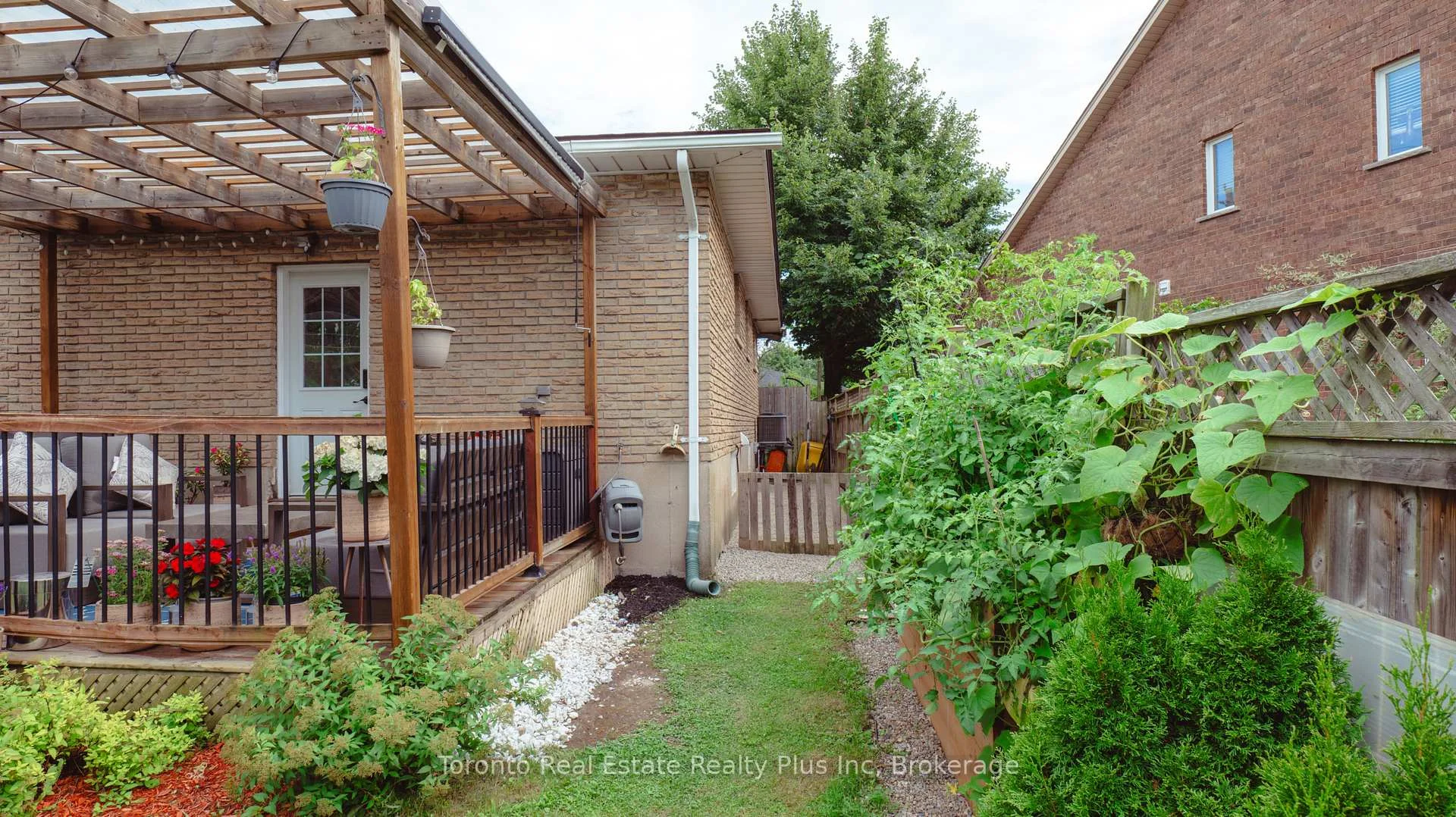 Photo 20 of 23 Moffatt Street, St. Catharines, Oakdale — HOMEH