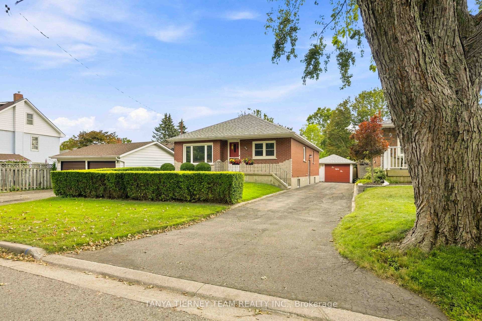 Front of 285 Muriel Avenue