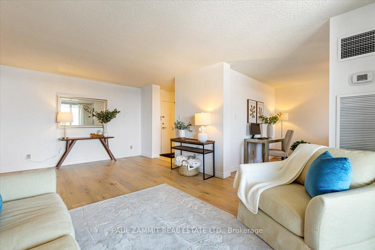 Photo 11 of Unit 701, 7811 Yonge Street, Markham, Thornhill — HOMEH