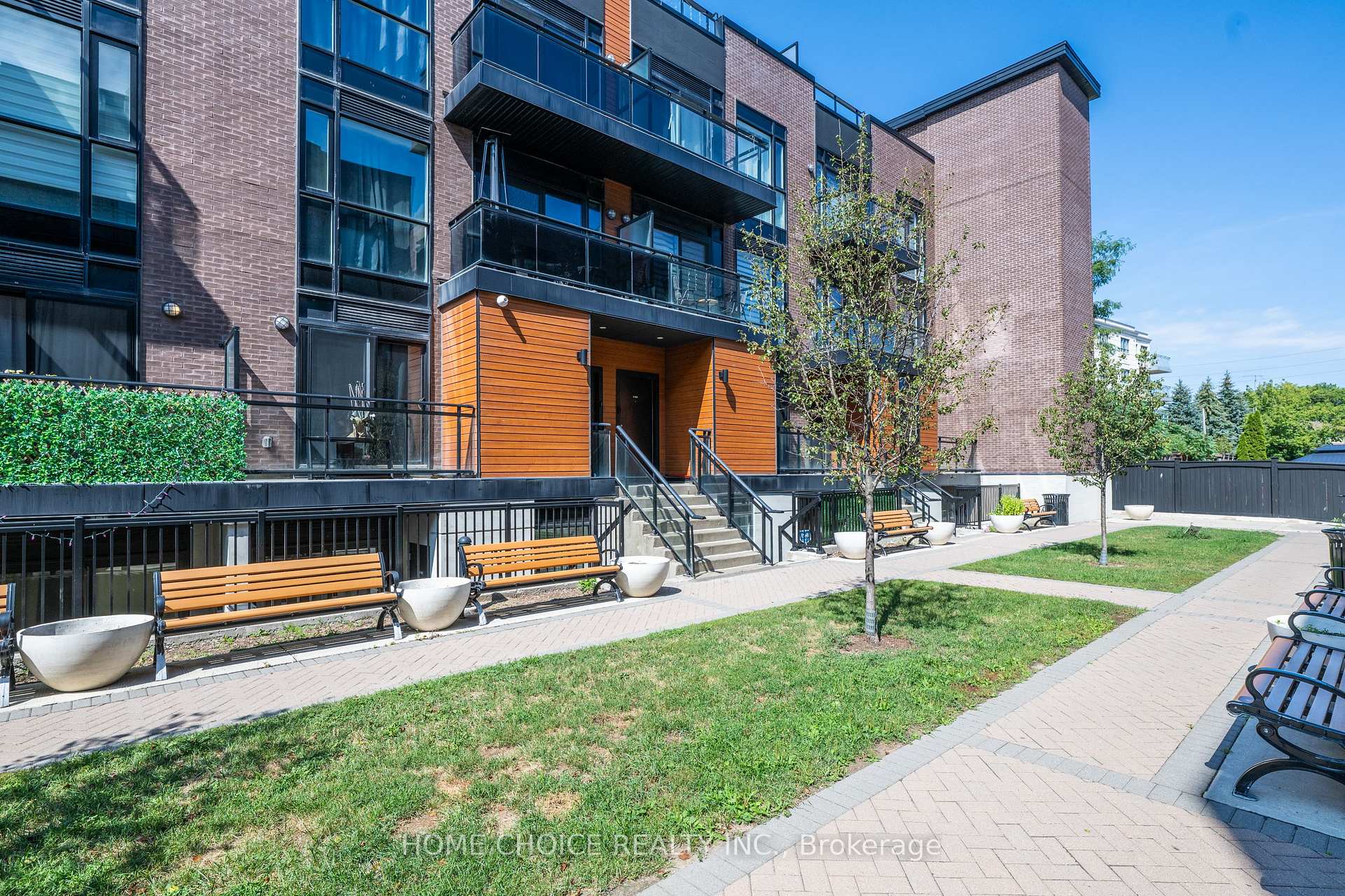 Photo 2 of Unit D704, 5289 Highway 7 W, Vaughan, Vaughan Grove — HOMEH