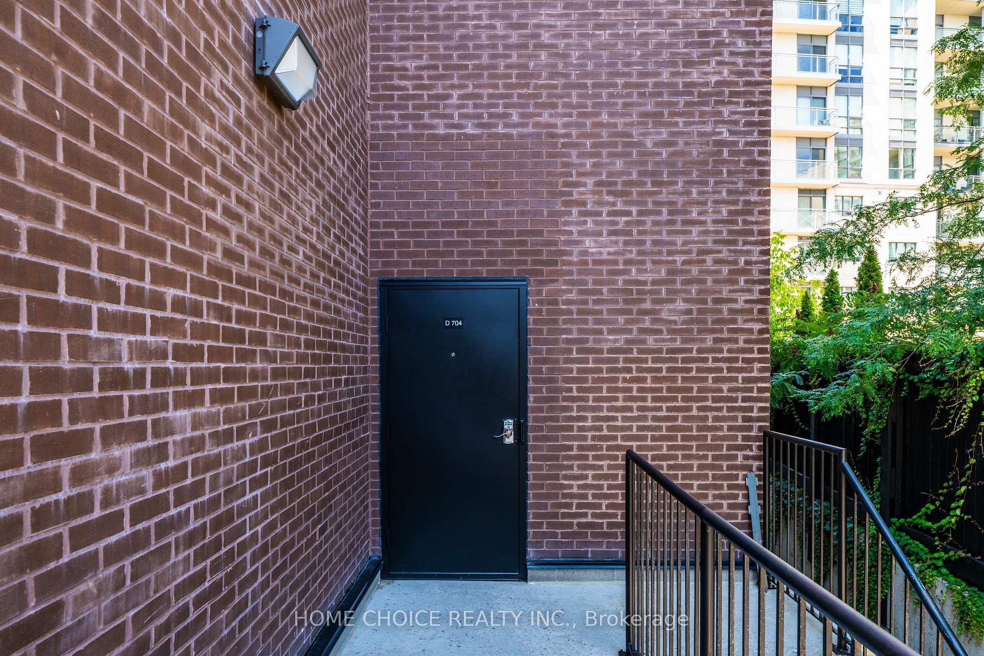 Photo 4 of Unit D704, 5289 Highway 7 W, Vaughan, Vaughan Grove — HOMEH