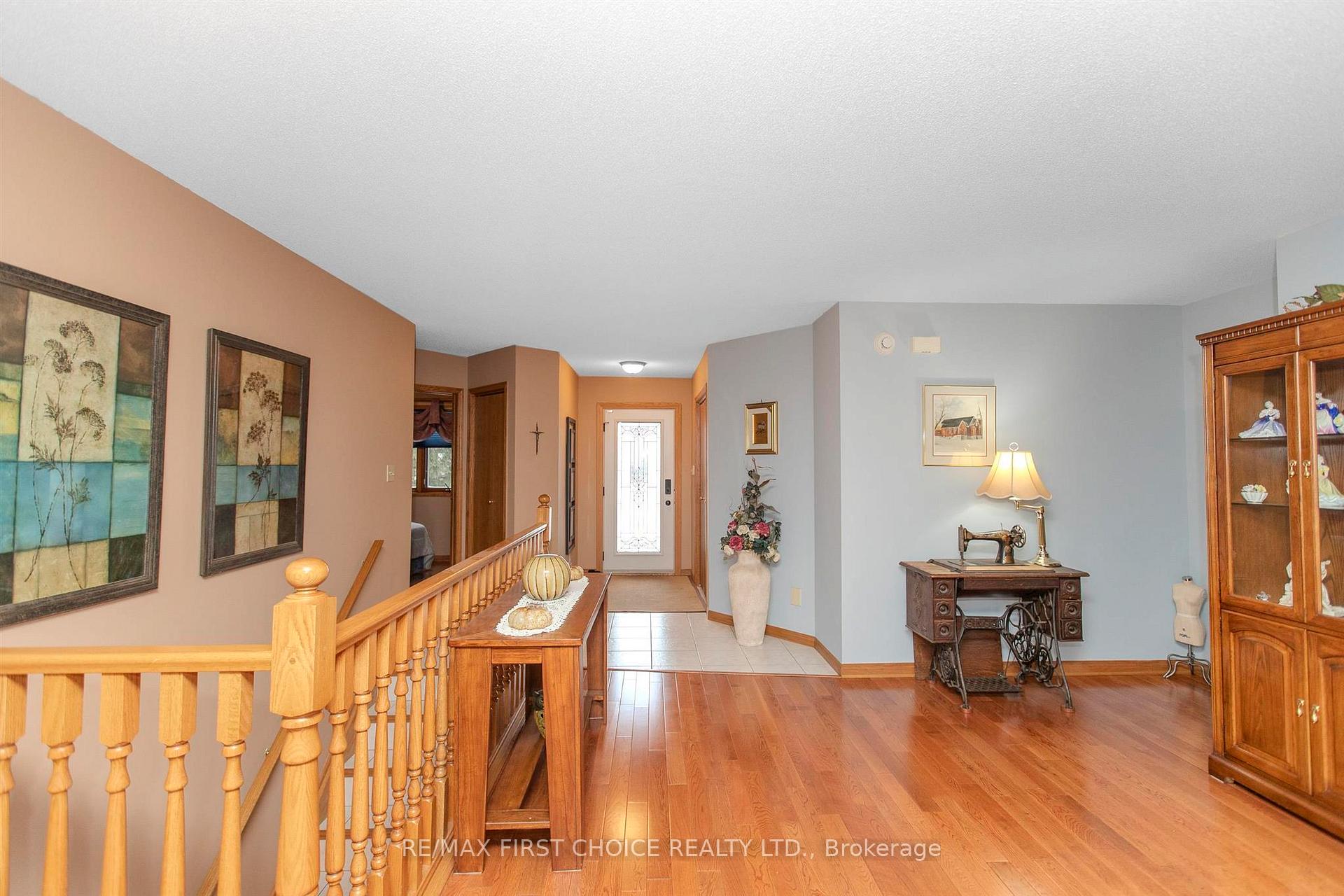 Photo 3 of 275 Sherwood Drive, Thunder Bay, John Street North — HOMEH