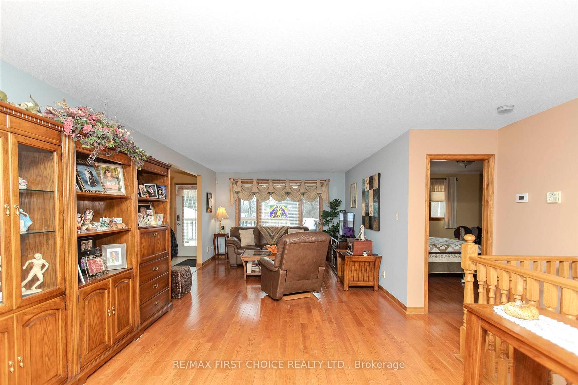 Photo 5 of 275 Sherwood Drive, Thunder Bay, John Street North — HOMEH