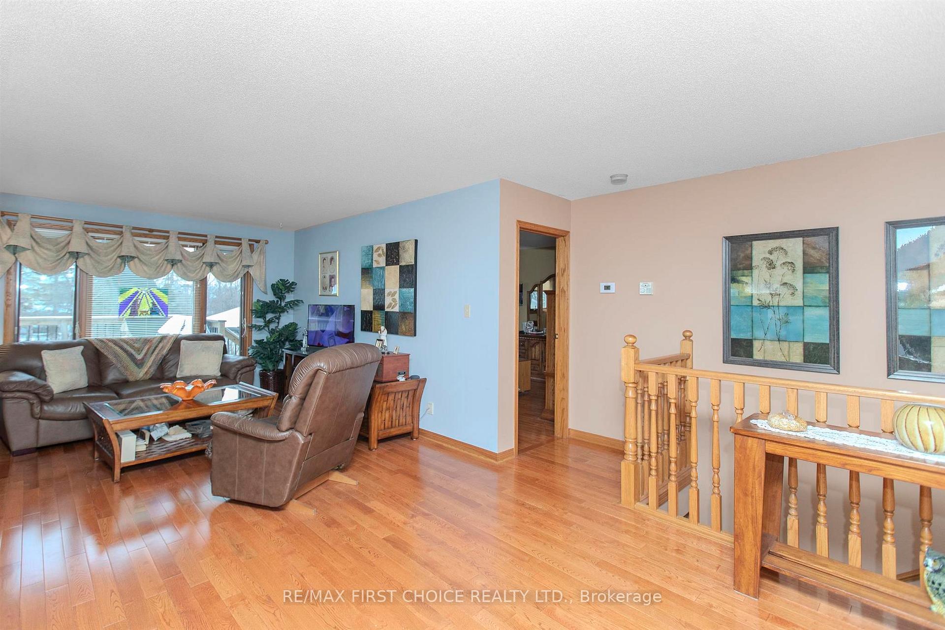 Photo 6 of 275 Sherwood Drive, Thunder Bay, John Street North — HOMEH