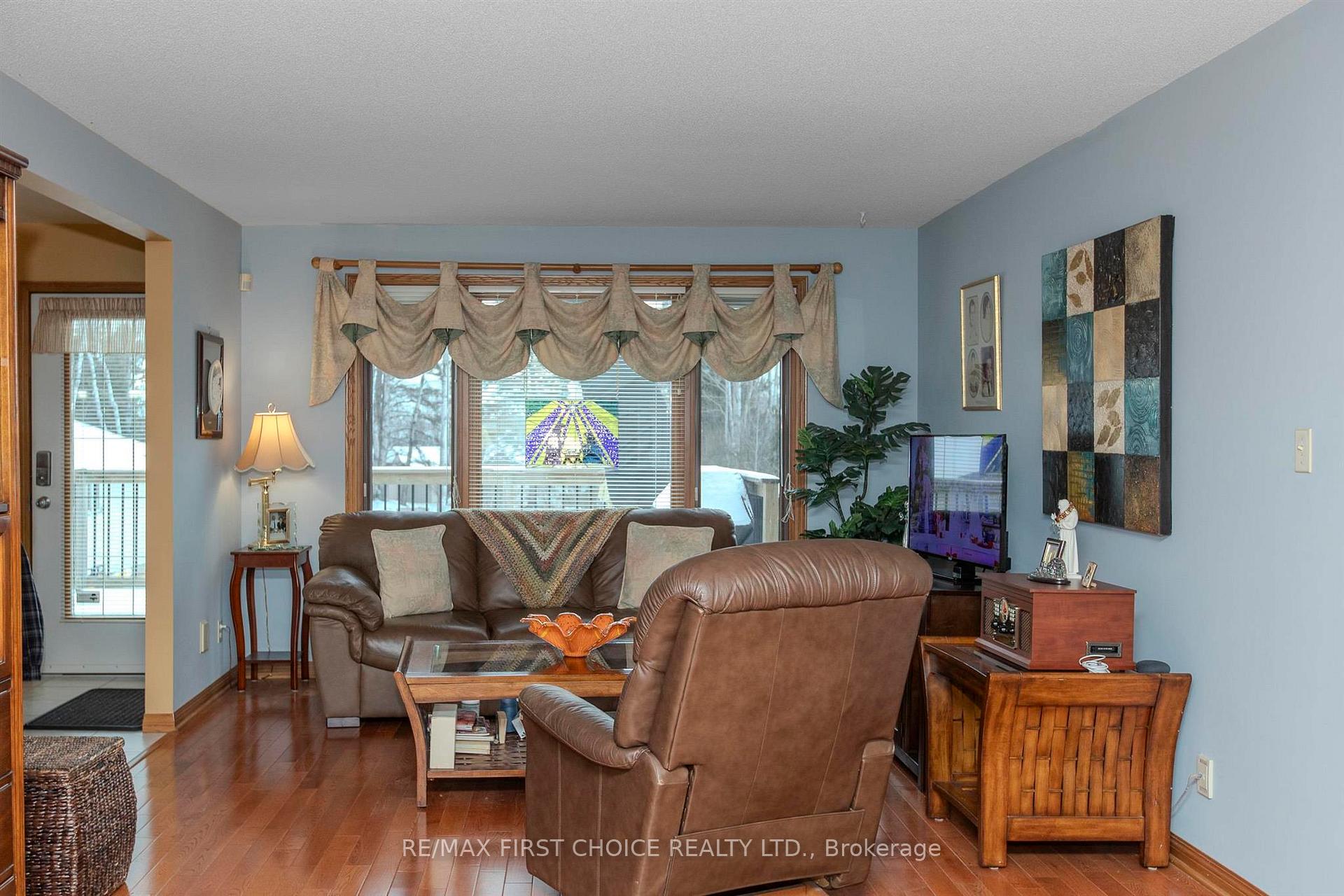 Photo 7 of 275 Sherwood Drive, Thunder Bay, John Street North — HOMEH