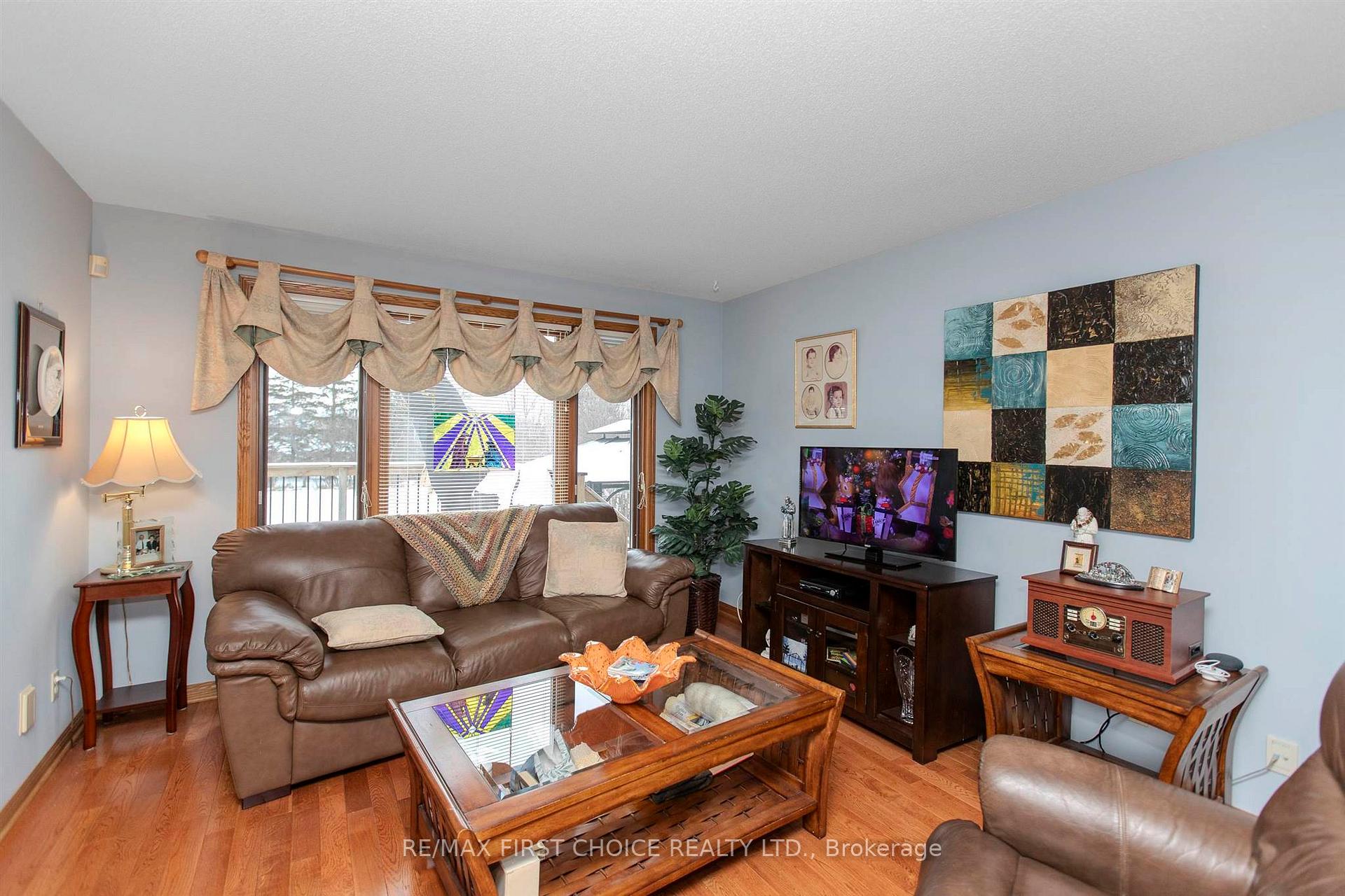 Photo 8 of 275 Sherwood Drive, Thunder Bay, John Street North — HOMEH