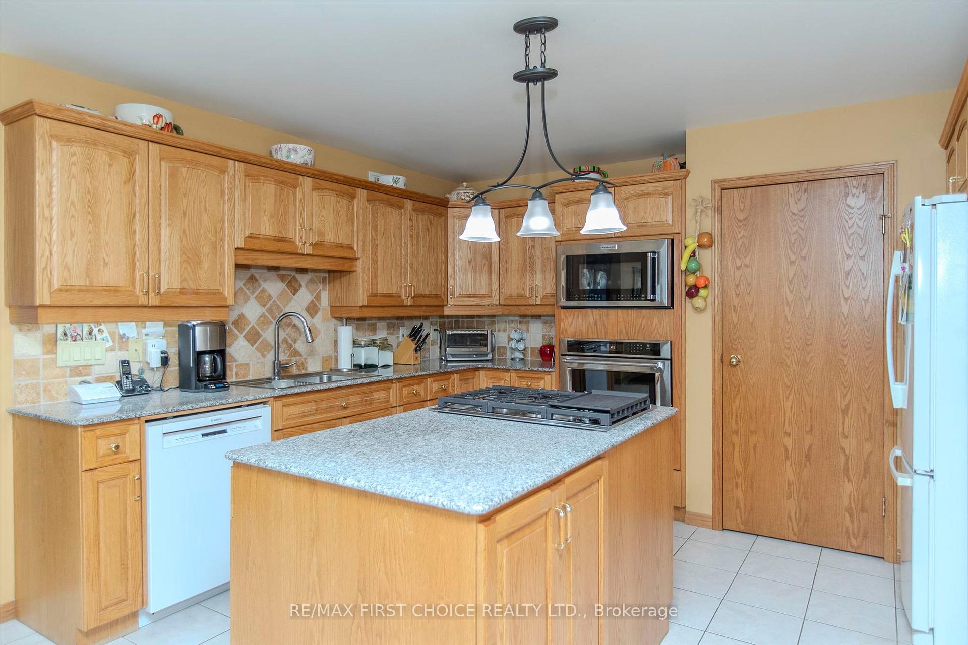 Photo 10 of 275 Sherwood Drive, Thunder Bay, John Street North — HOMEH