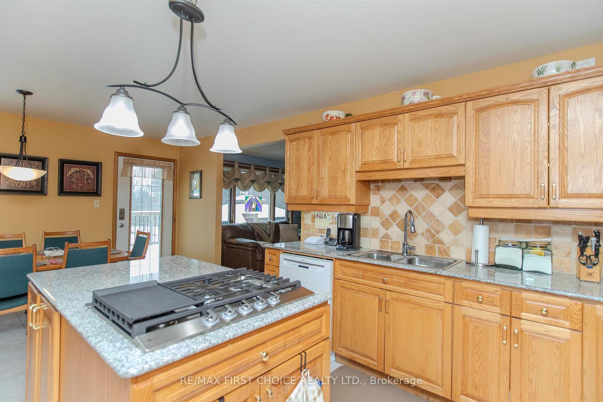 Photo 11 of 275 Sherwood Drive, Thunder Bay, John Street North — HOMEH