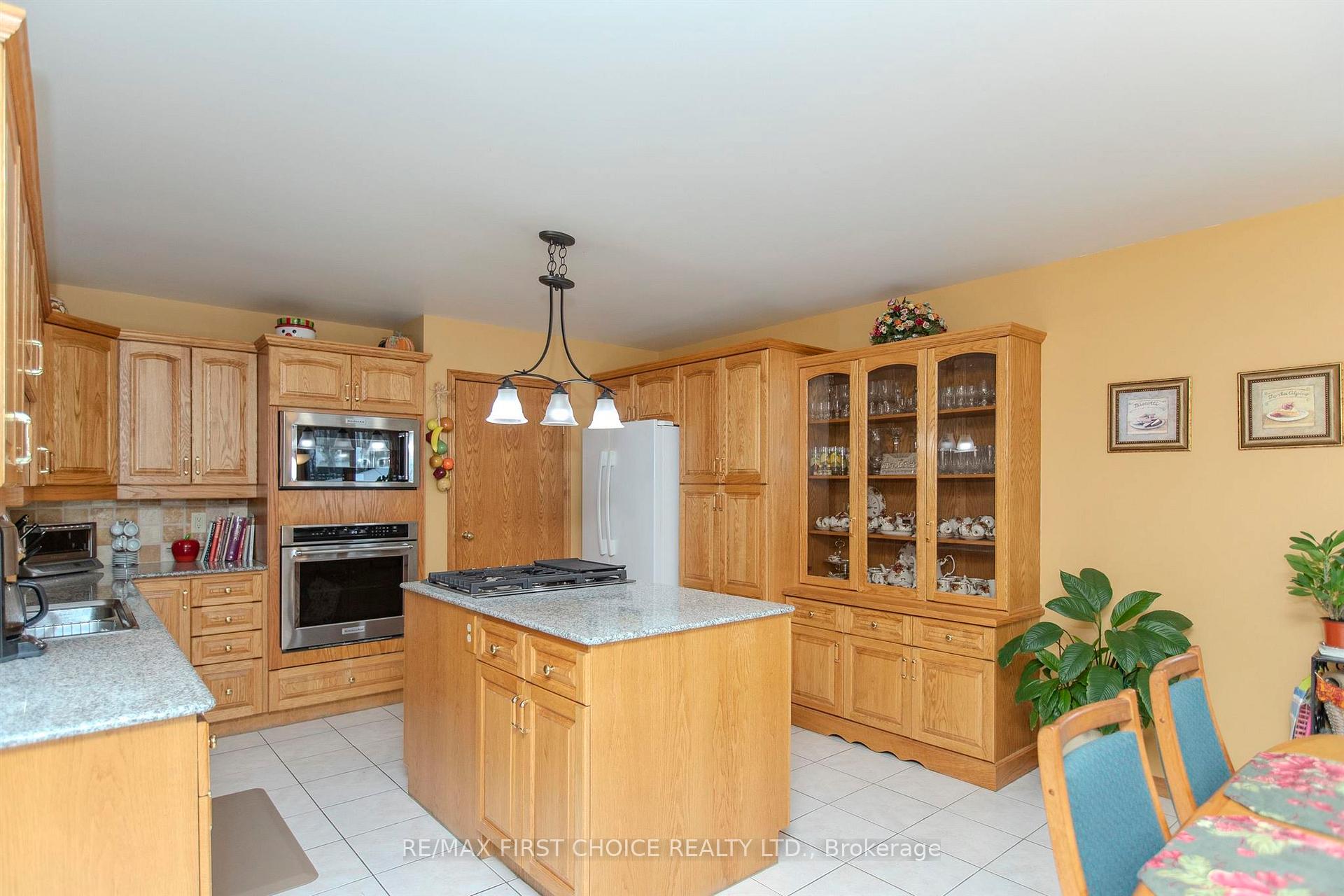Photo 12 of 275 Sherwood Drive, Thunder Bay, John Street North — HOMEH