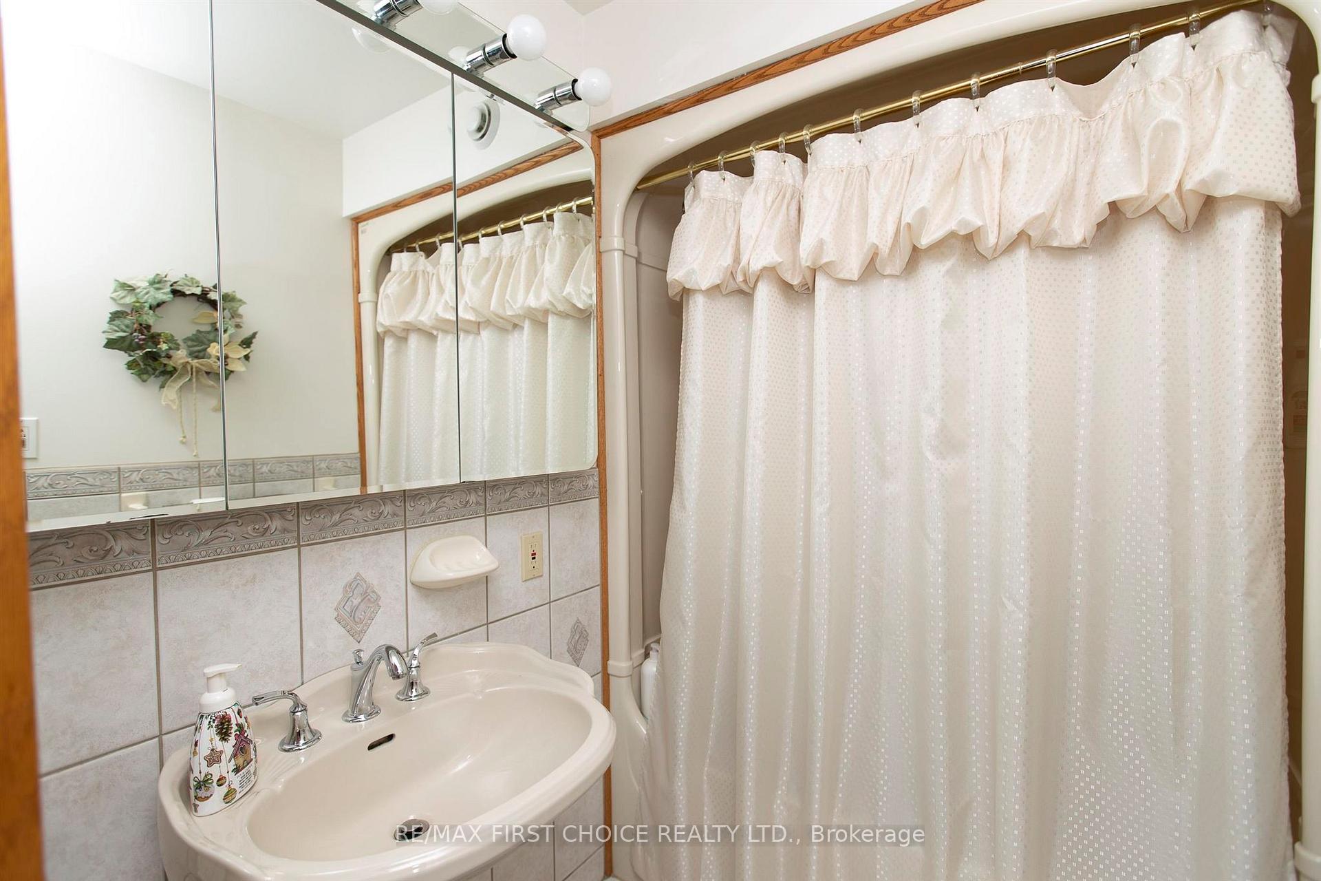 Photo 14 of 275 Sherwood Drive, Thunder Bay, John Street North — HOMEH