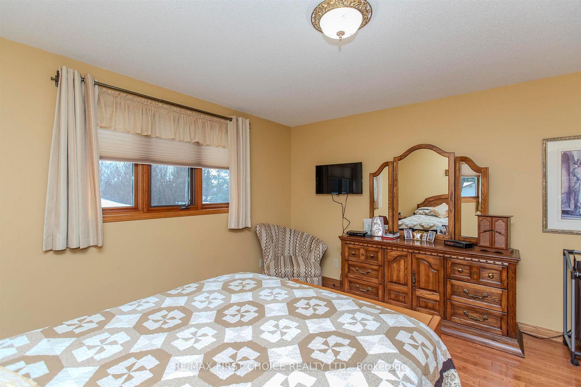 Photo 15 of 275 Sherwood Drive, Thunder Bay, John Street North — HOMEH