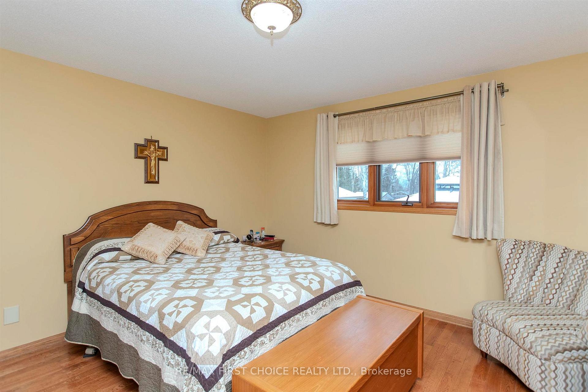 Photo 16 of 275 Sherwood Drive, Thunder Bay, John Street North — HOMEH