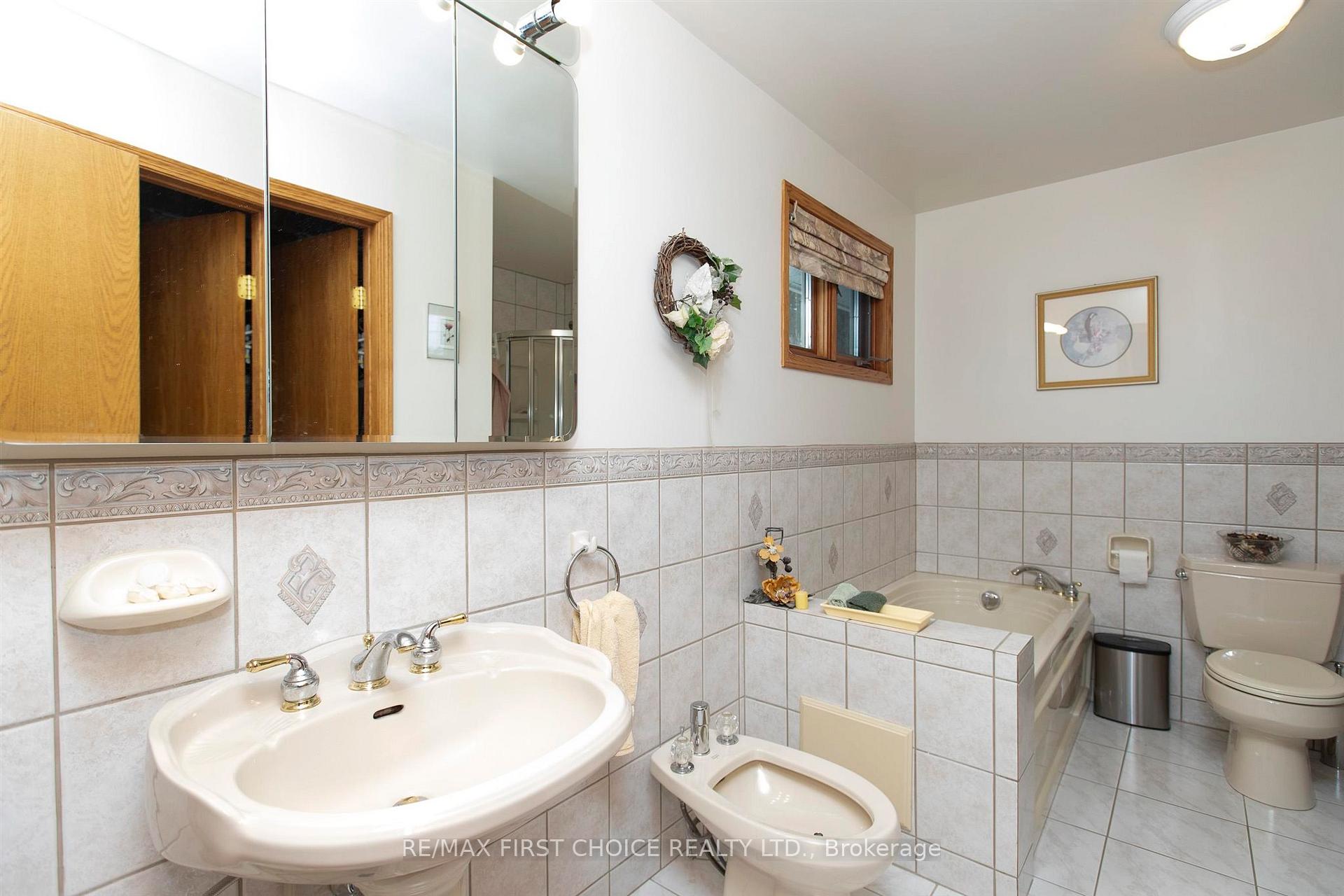 Photo 18 of 275 Sherwood Drive, Thunder Bay, John Street North — HOMEH