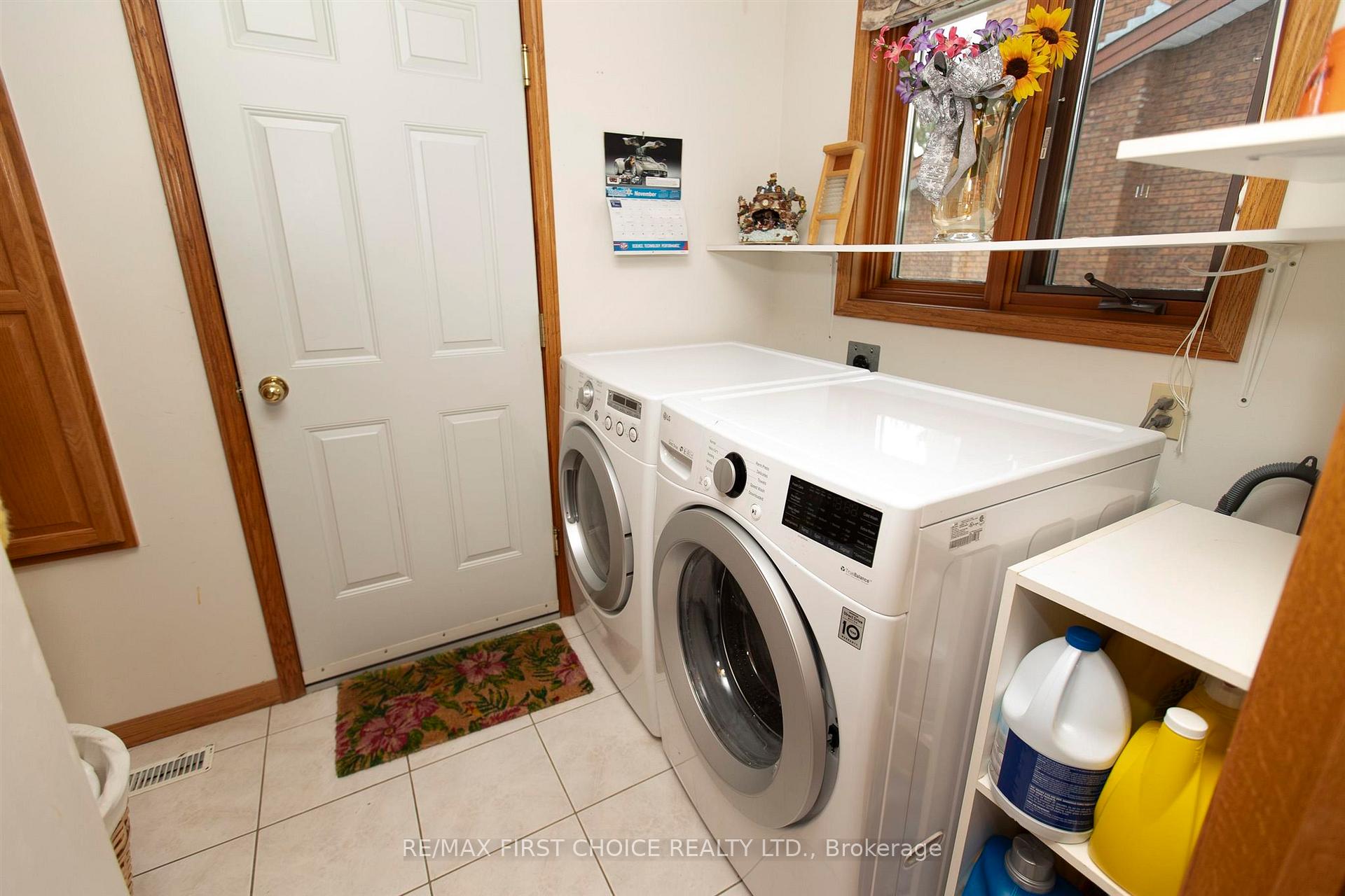 Photo 23 of 275 Sherwood Drive, Thunder Bay, John Street North — HOMEH