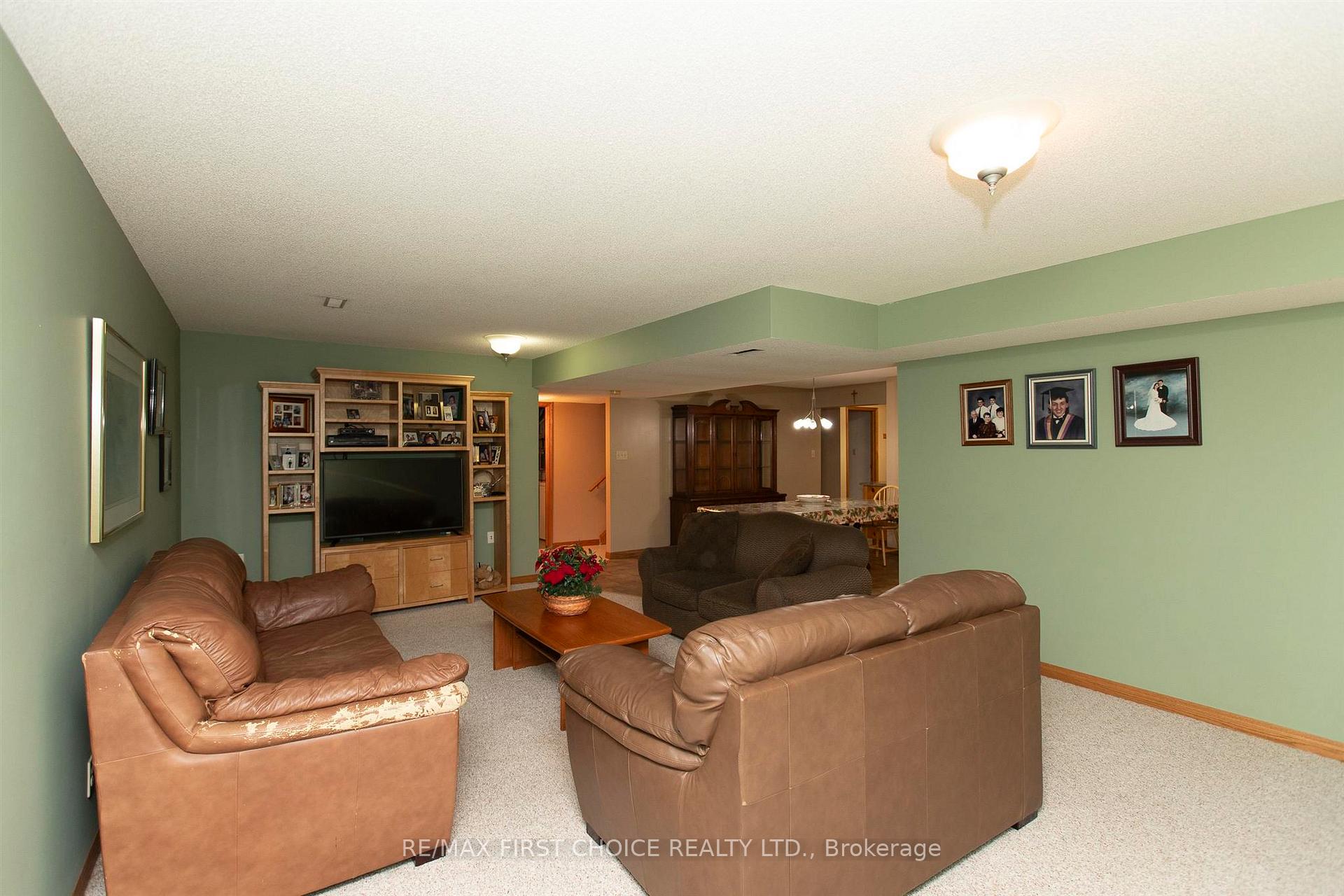 Photo 24 of 275 Sherwood Drive, Thunder Bay, John Street North — HOMEH