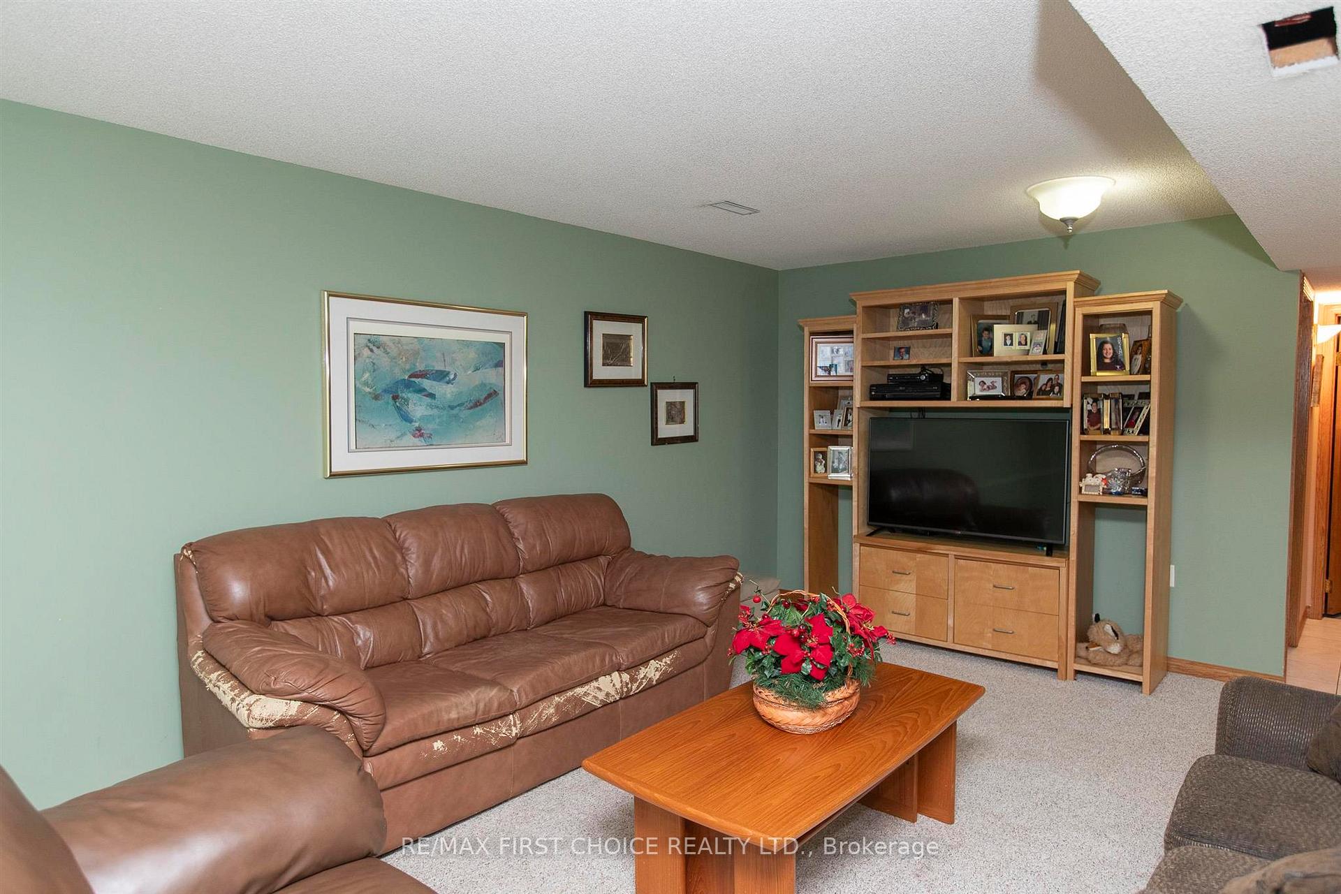 Photo 25 of 275 Sherwood Drive, Thunder Bay, John Street North — HOMEH