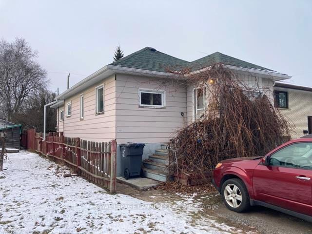 Front of 489 Harold Street N