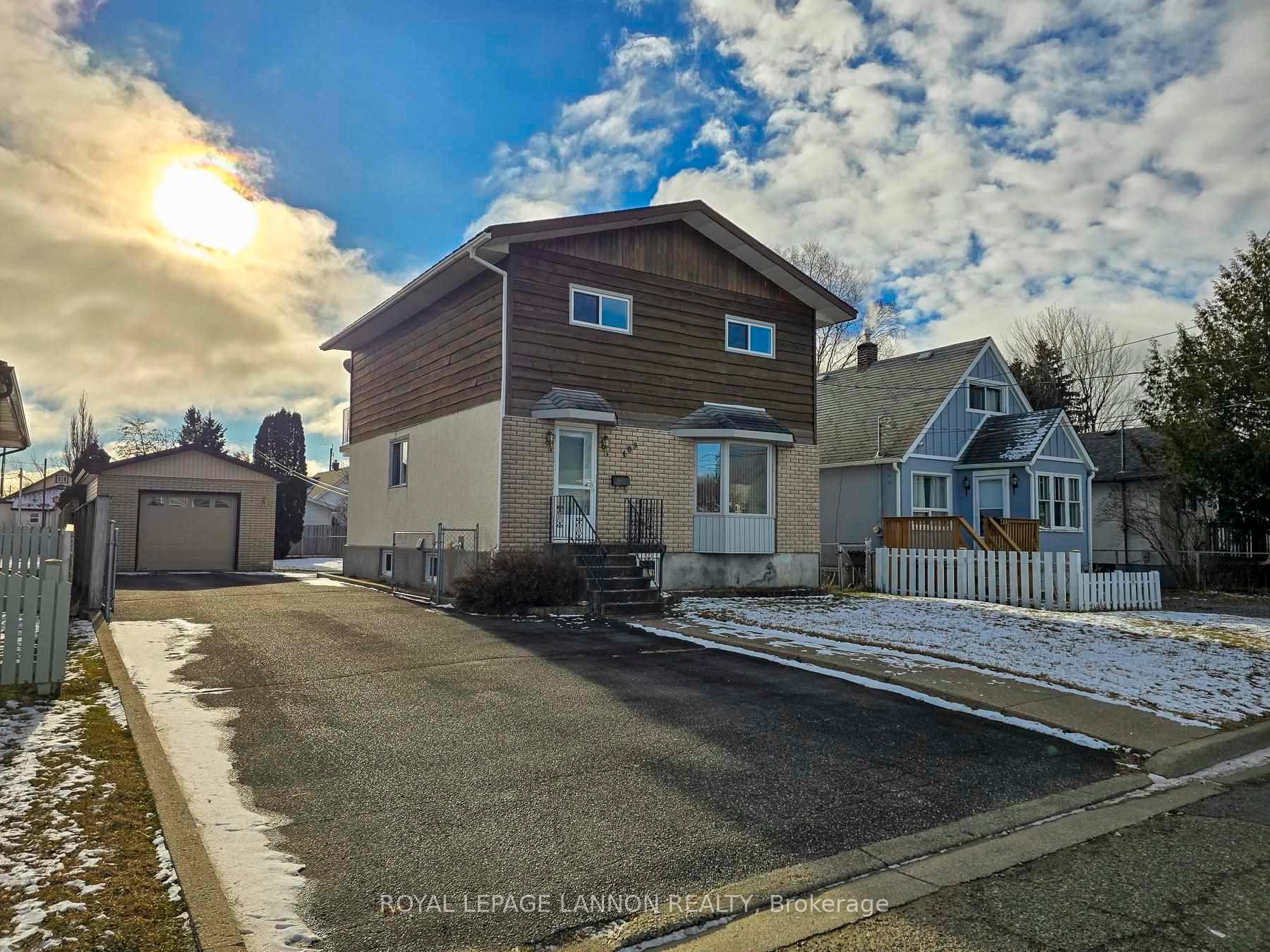 Photo 2 of 409 Merrill Street, Thunder Bay, Current River — HOMEH