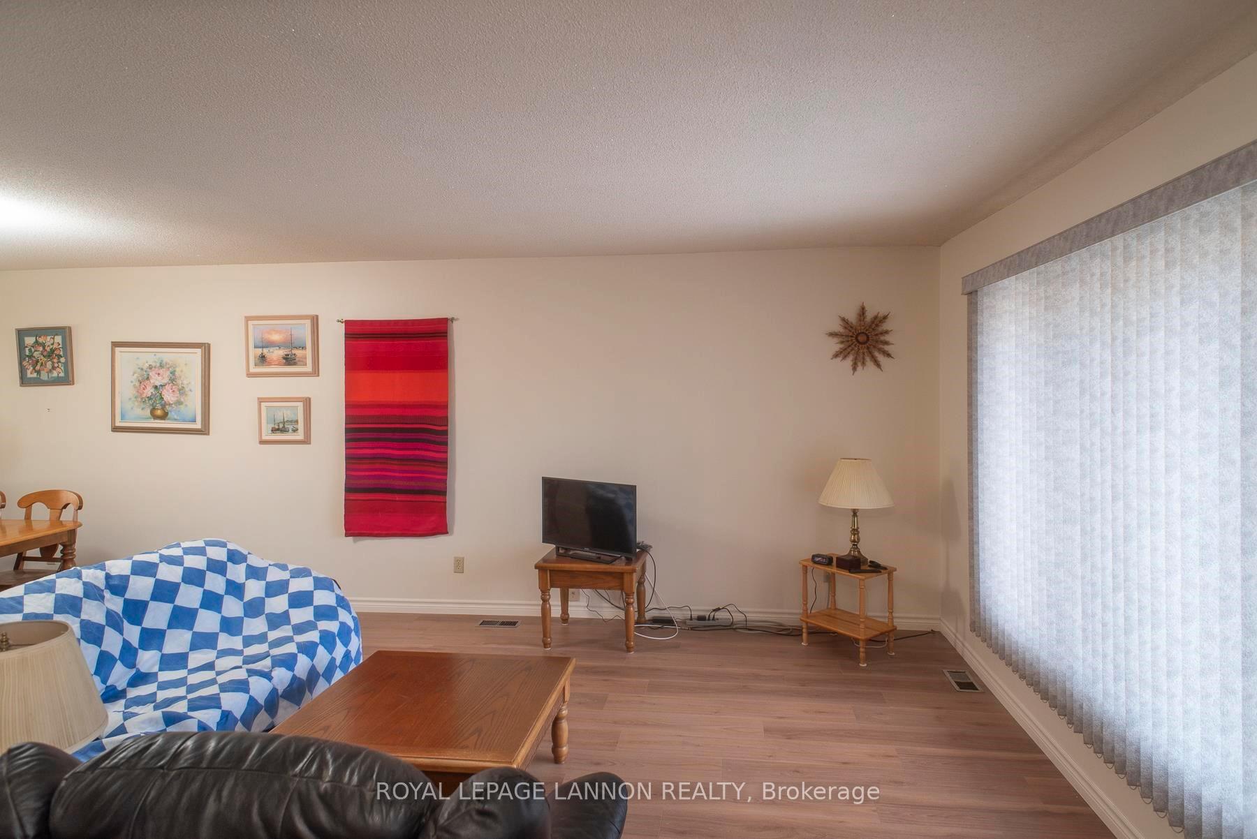 Photo 5 of 409 Merrill Street, Thunder Bay, Current River — HOMEH