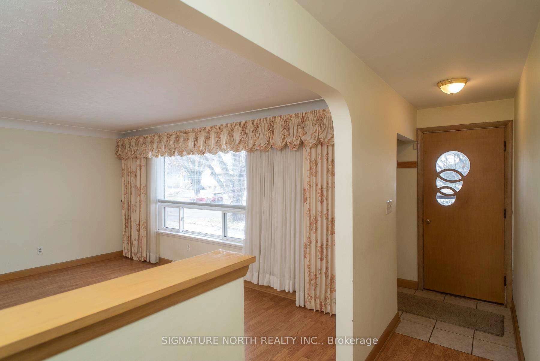 Photo 4 of 844 Syndicate Avenue N, Thunder Bay, McKeller Park — HOMEH